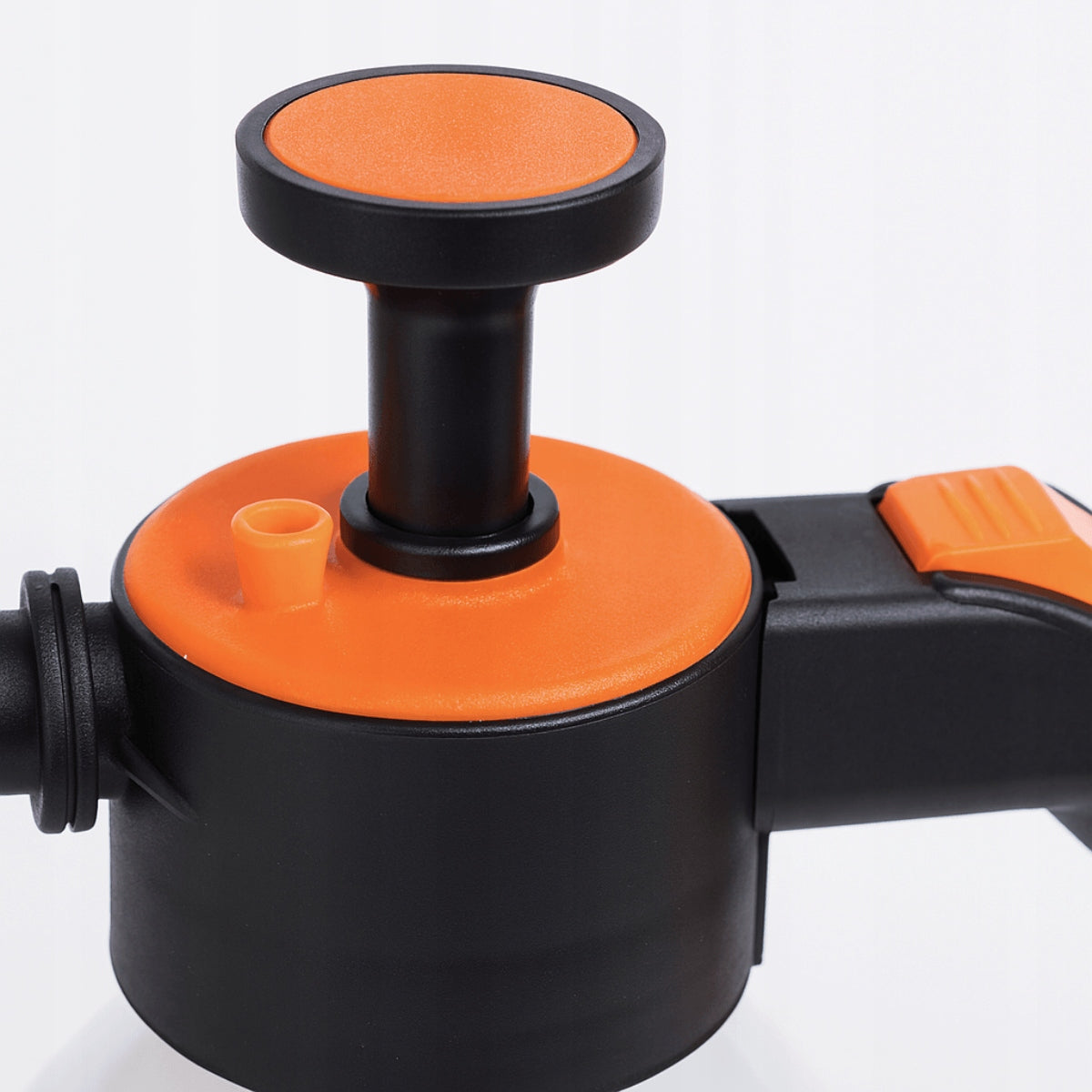 SPRAYER 2L HANDHELD PRESSURE GARDEN SPRAYER WITH LANCE FOAMER Manufacturer code Opryskiwacz ciśnieniowy ręczny 2L