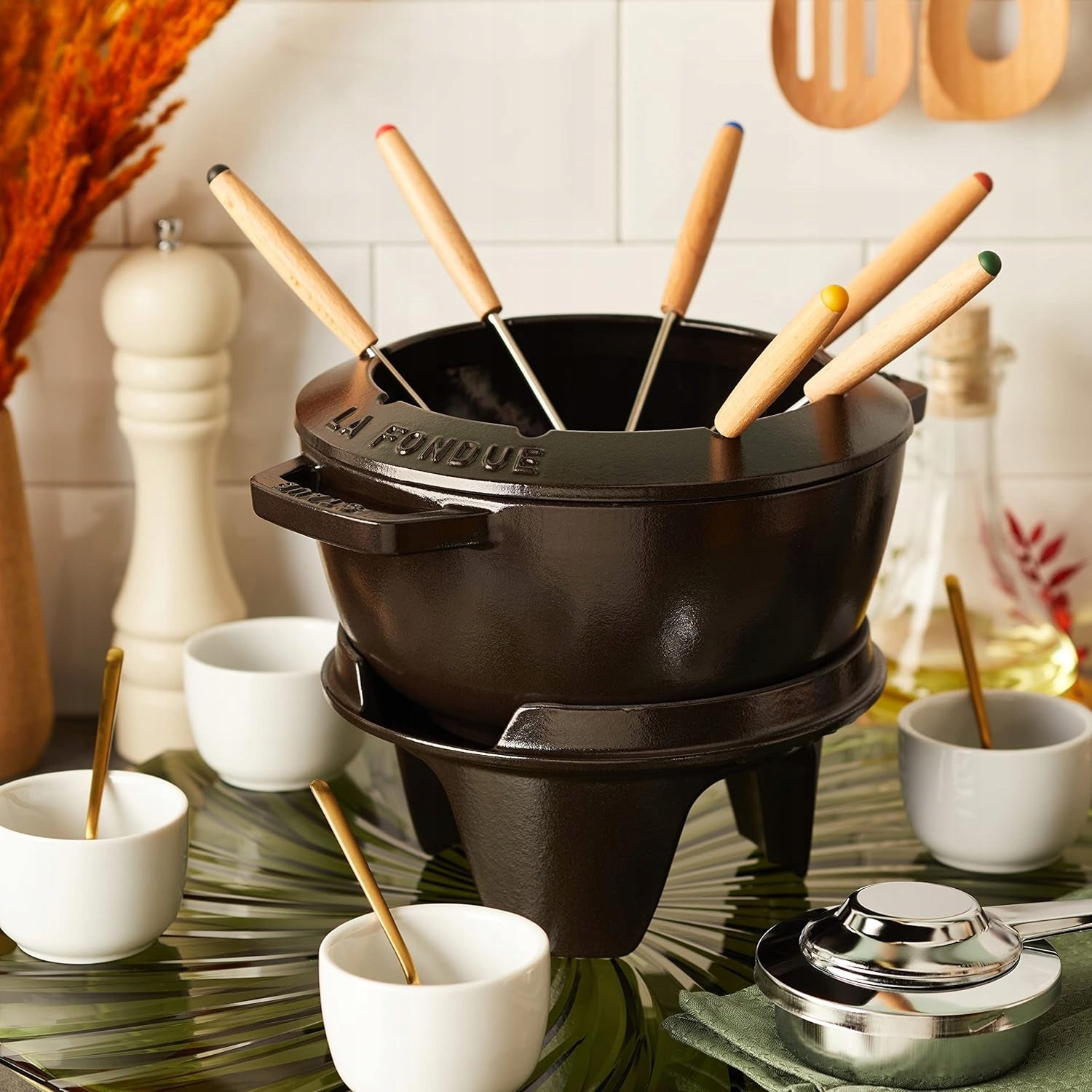 STAUB enamelled cast iron fondue set 2.35l up to 6 people black"} Brand Staub