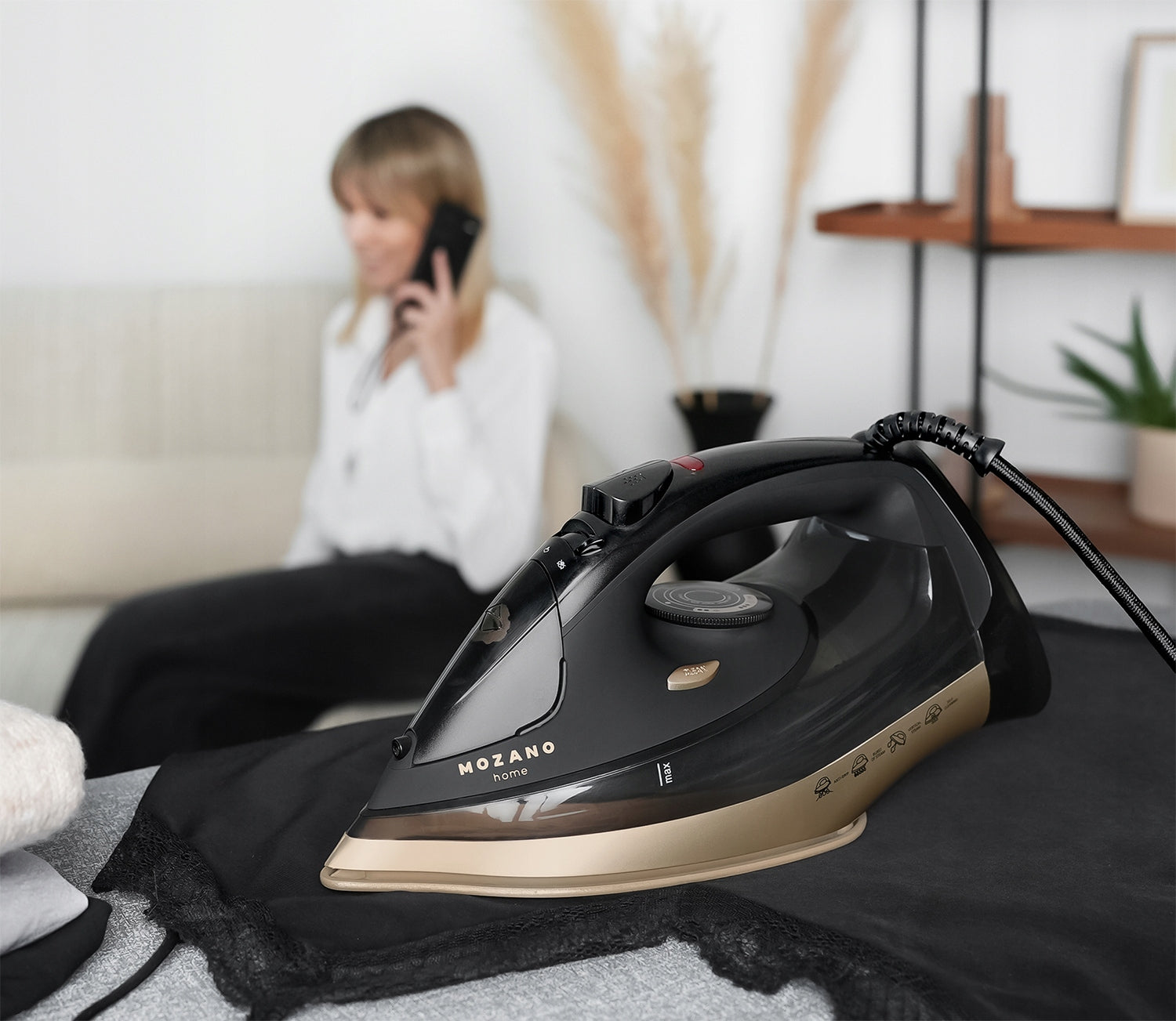 STEAM IRON CERAMIC COATING HAND-HELD ANTI-DRIP 250G/MIN STRONG 3200W Manufacturer code AGD/ZEL/02#ZLO