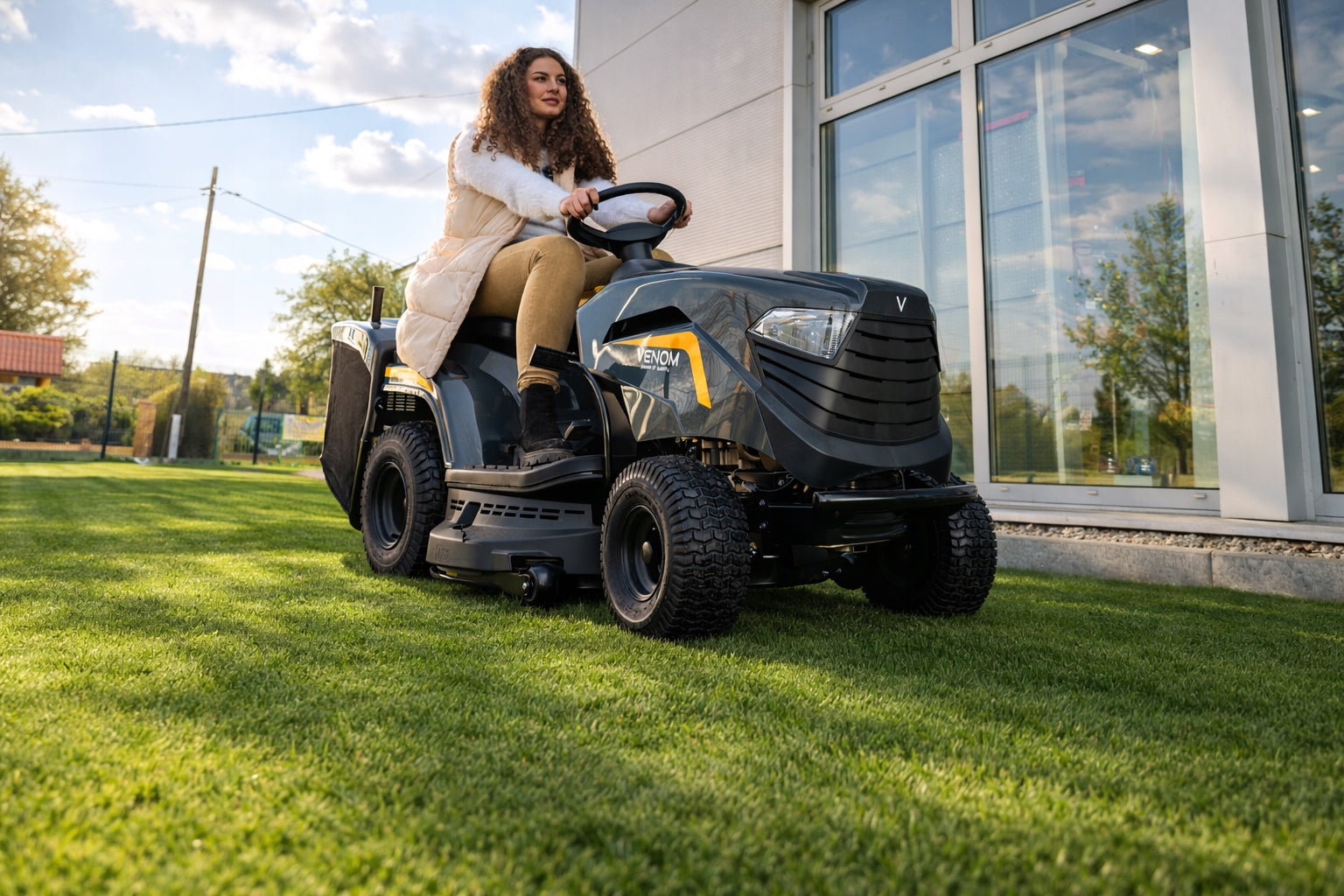 STRONG TRACTOR LAWN MOWER VENOM BY STIGA 2CYL 586cc BASKET TRAILER Manufacturer code MPNS 98 H-ST 550 2T2630486/VEN + PRZYCZEPKA