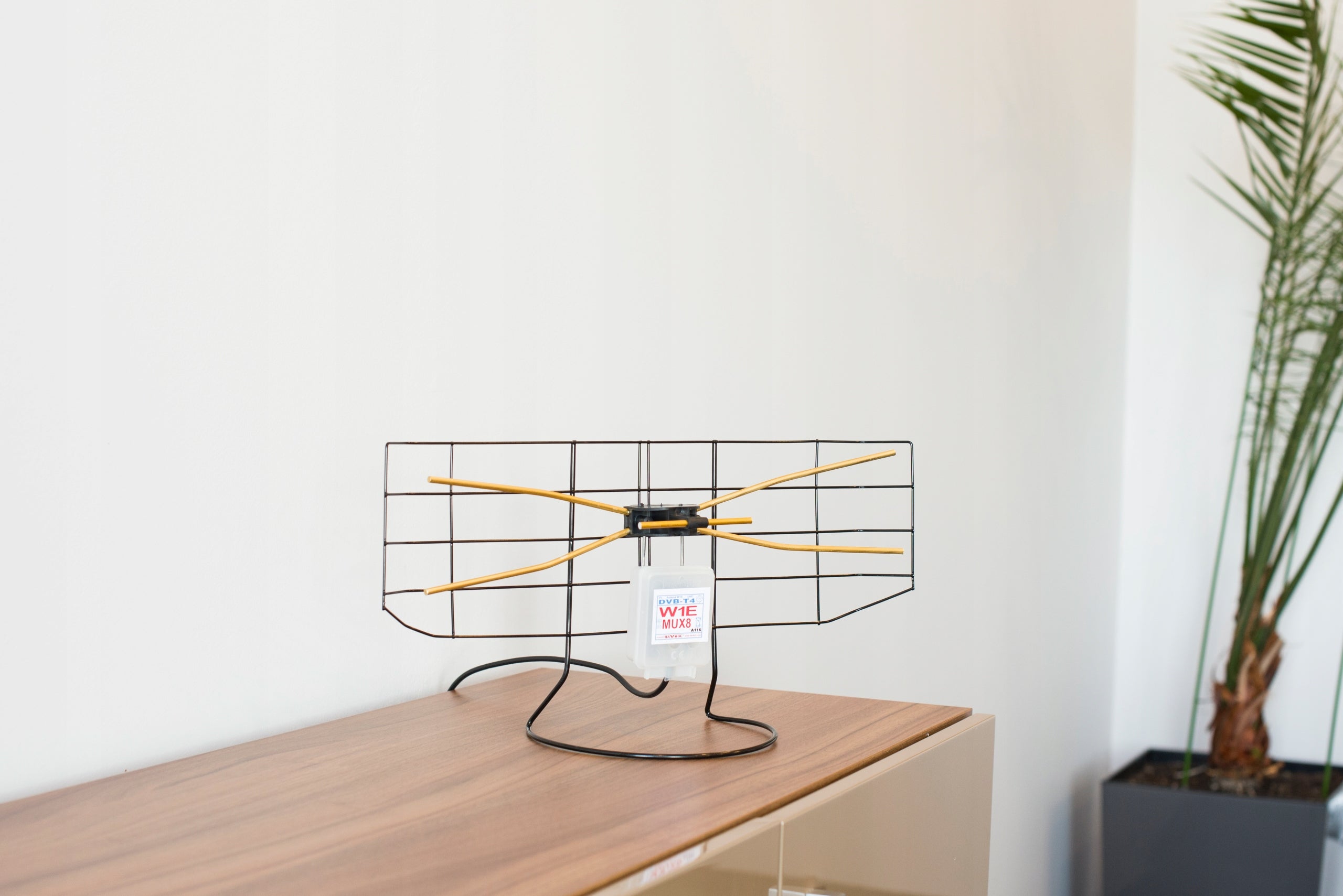 STRONGEST DVB-T2 ROOM TV ANTENNA MUX8 FM 4K PORTABLE STRONG SIGNAL Manufacturer code A116