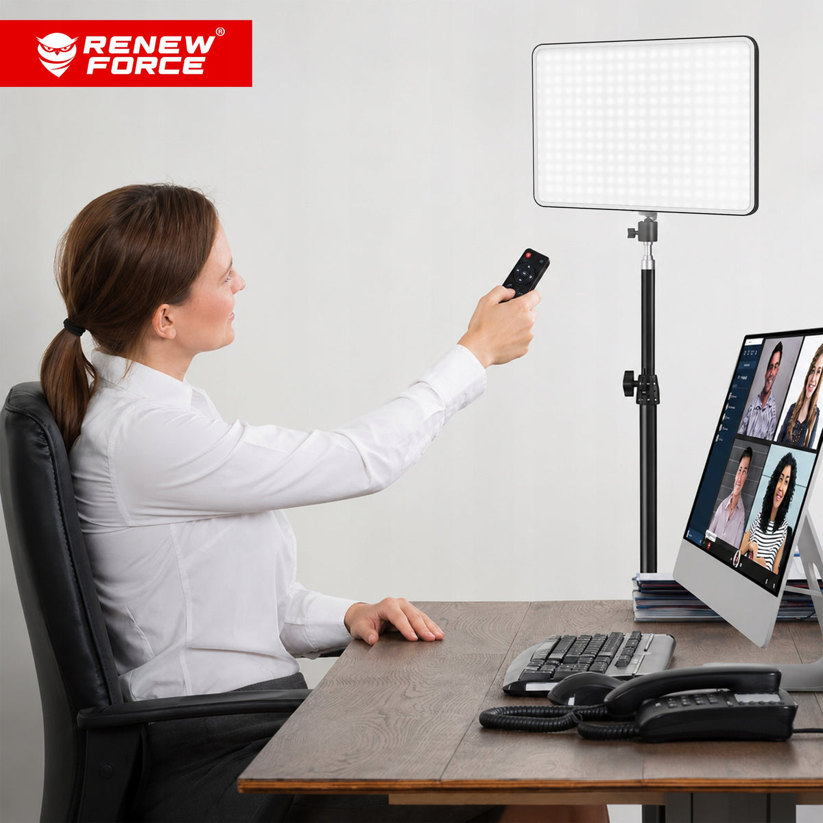 STUDIO LAMP FOR PHOTO SELFIE RECORDINGS STUDIO 42W WITH TRIPOD 240 LED +PILOT Packaging status original