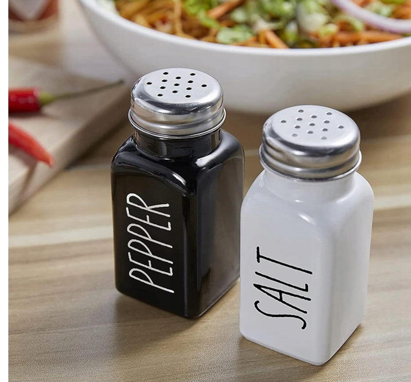 Salt and Pepper shaker Set Black and White Glass Spice Set Manufacturer code dikomczb