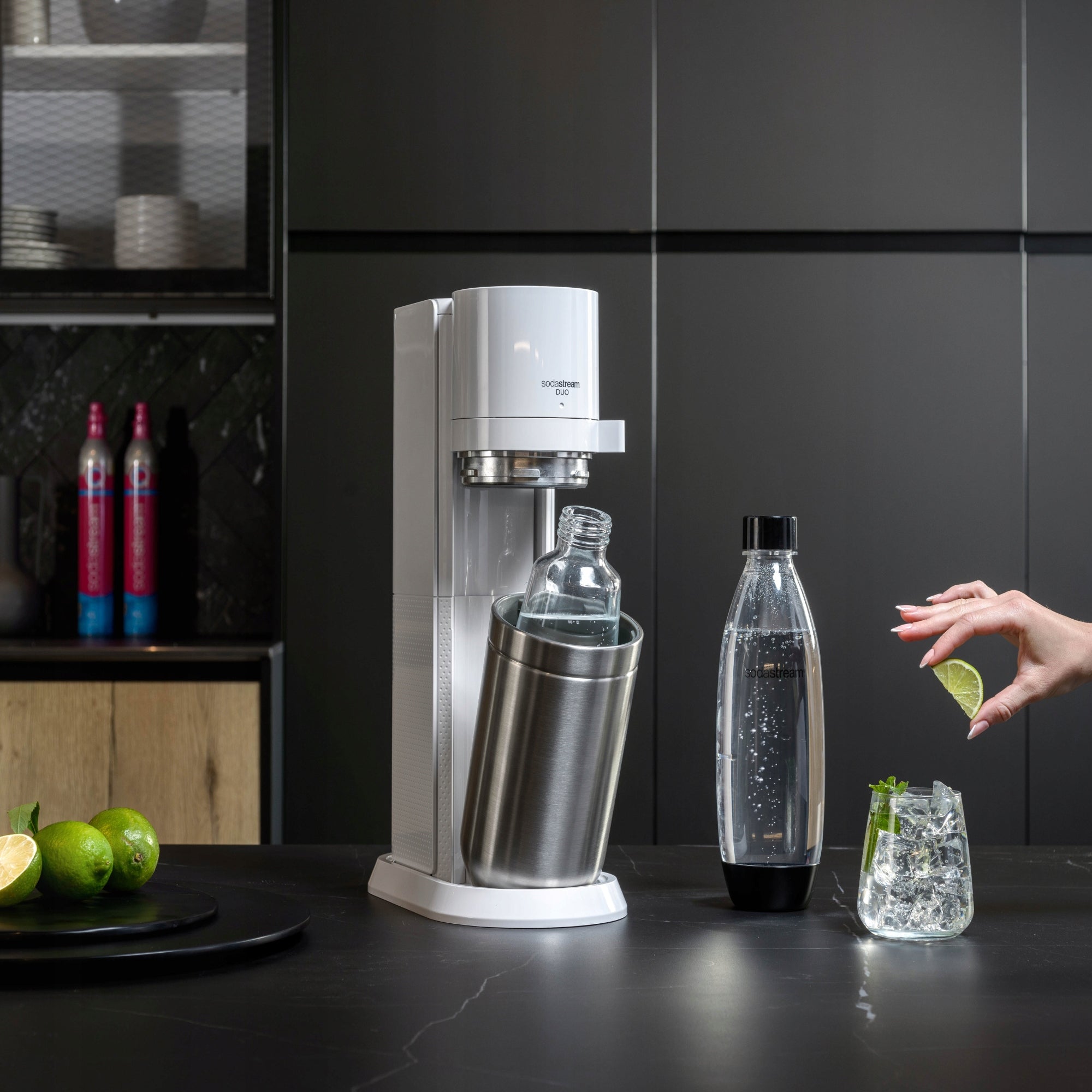 Saturator SodaStream DUO white wireless with 1 l bottle and szk carafe Product weight with unit packaging 3 kg