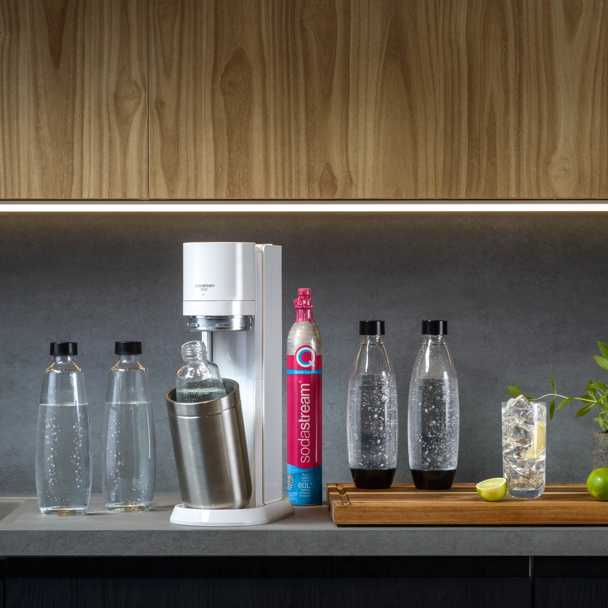 Saturator SodaStream DUO white wireless with 1 l bottle and szk carafe Volume 500 ml