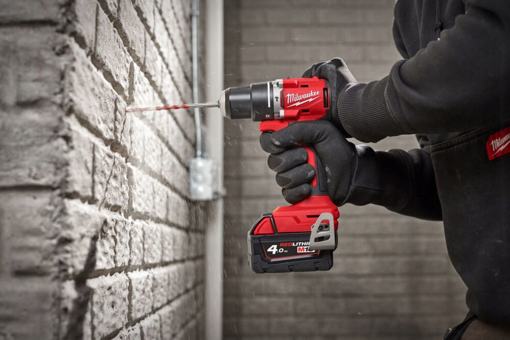Screwdriver Milwaukee cordless 18V BLPDRC-422C case battery 4Ah+2Ah Manufacturer code 4933492825