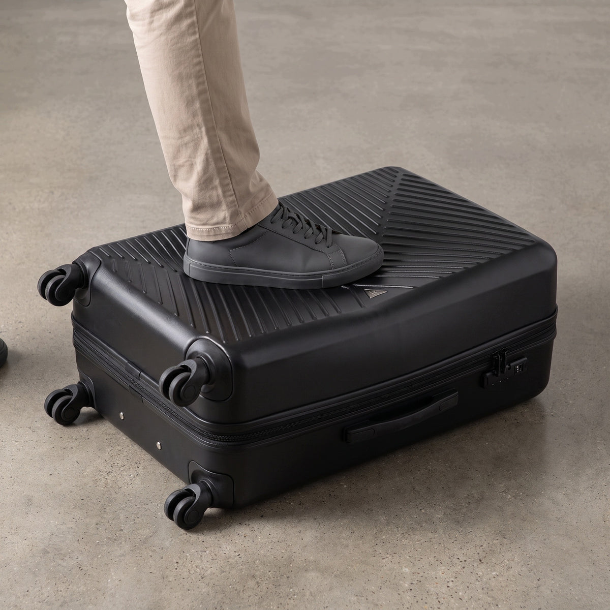 Set of 3pcs suitcases WINGS 3 pieces polycarbonate TSA travel luggage on wheels Brand Wings