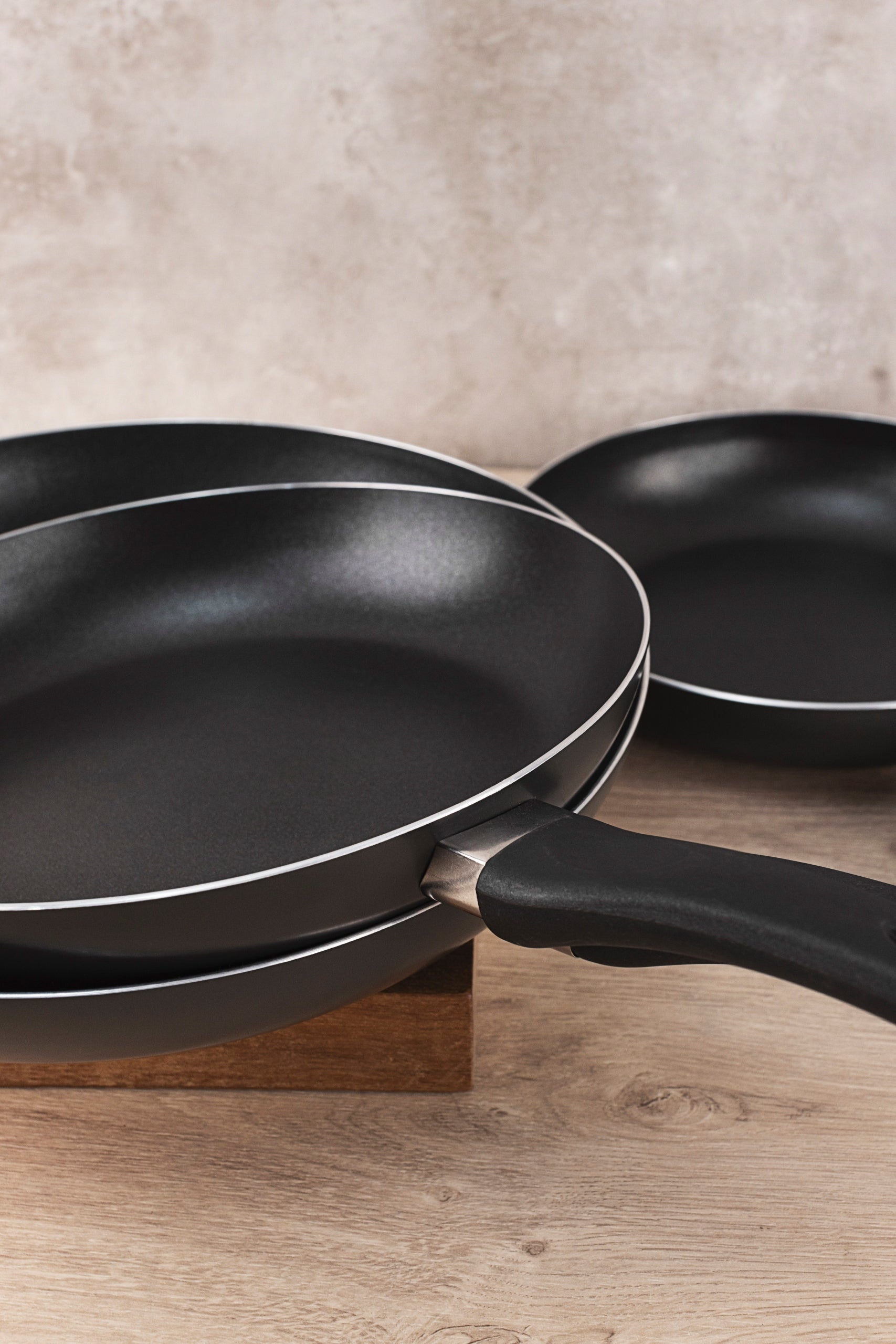 Set of pans 20+24+28cm Bergner gas , halogen Manufacturer code BGEU-5554