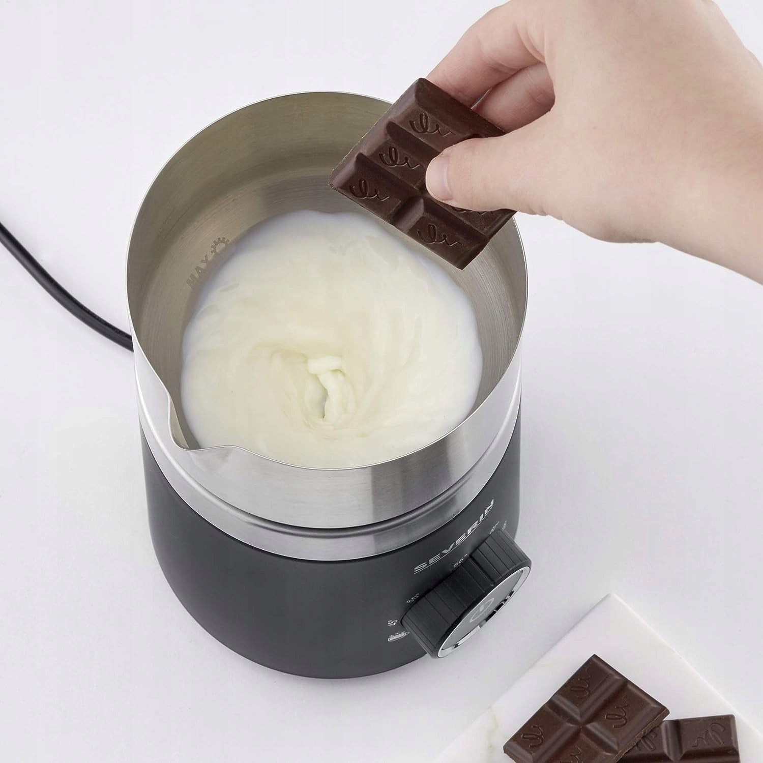 Severin Spuma 700 Plus milk frother Dominant color black