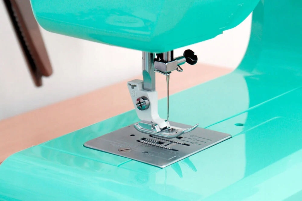Sewing machine JANOME Juno E1015 Green Material synthetic material