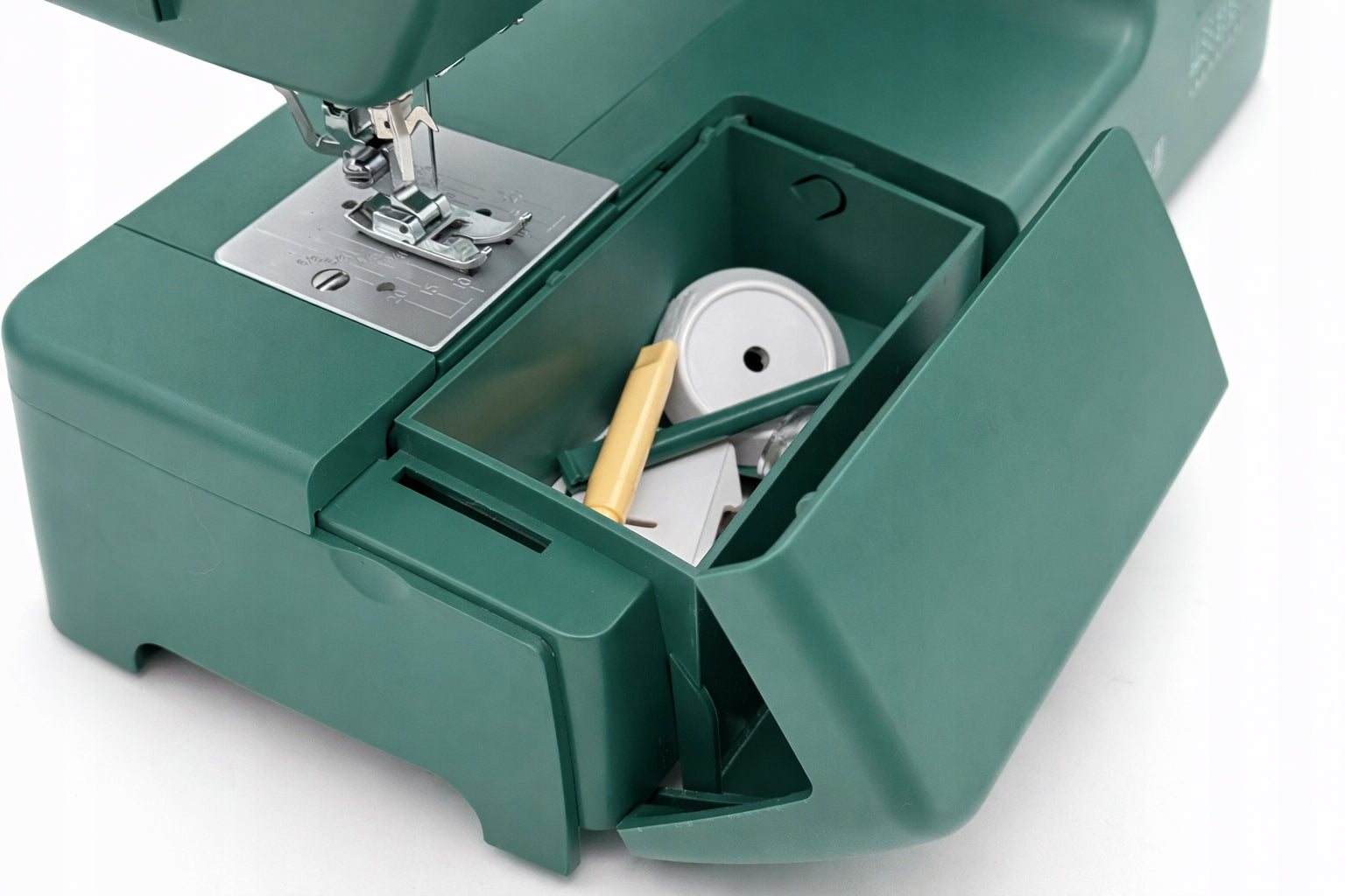Sewing machine Minerva Elegant home 24 stitches strong easy to use Dominant color green