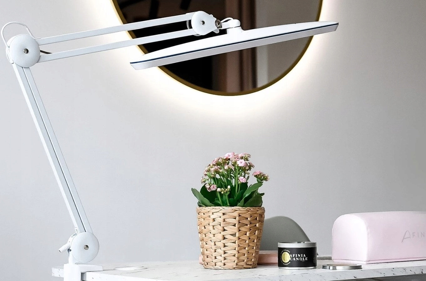 Shadowless LED cosmetic lamp AFINIA FLEXI