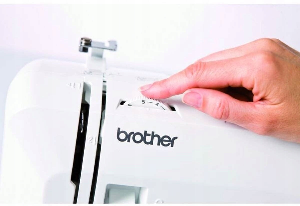 Šicí stroj Brother RL425VP2 Dominant color white