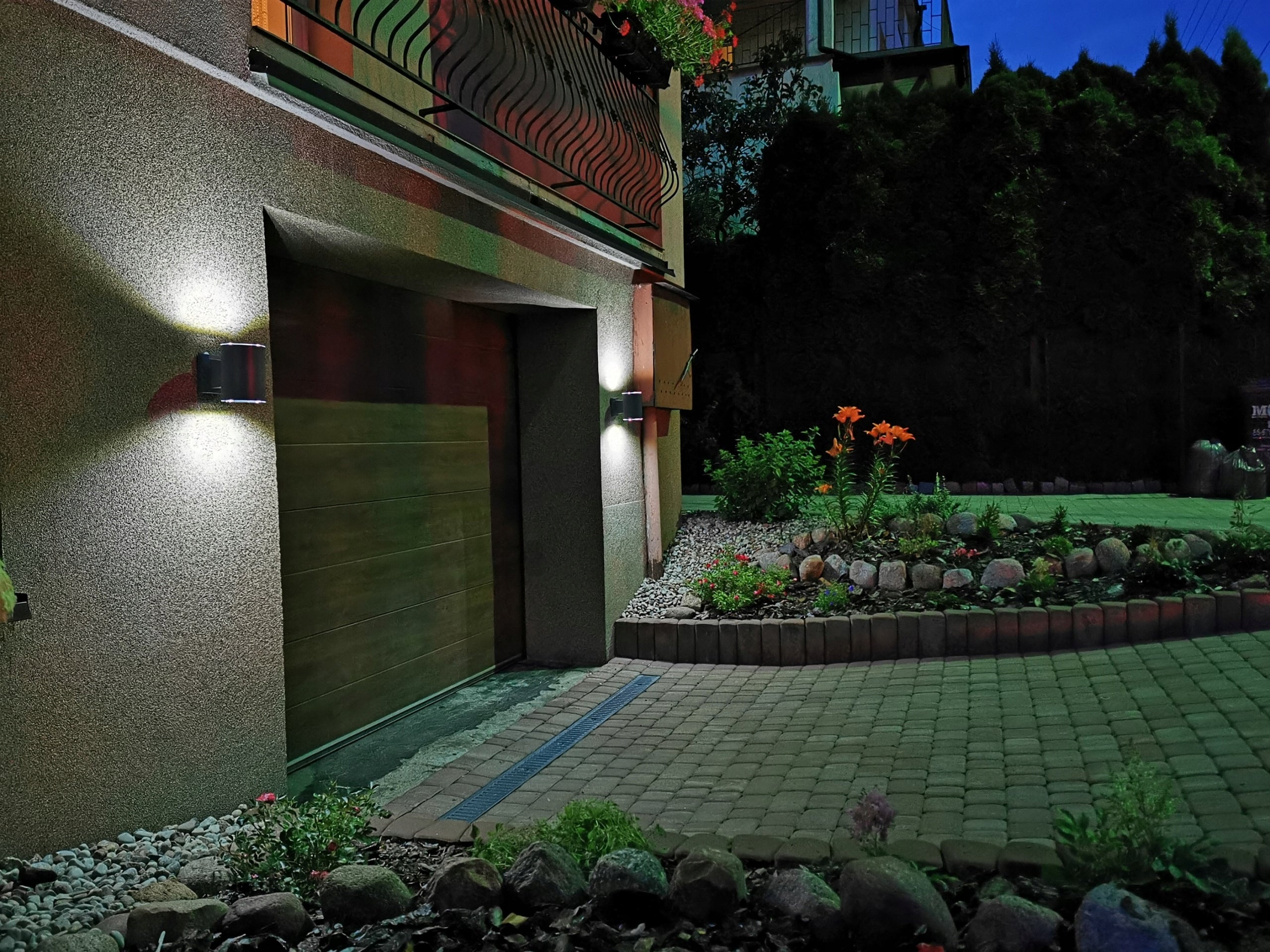 Solar Lamp Wall Lamp Large Lights Top/Bottom Aluminum Housing, not Plastic Brand Capral