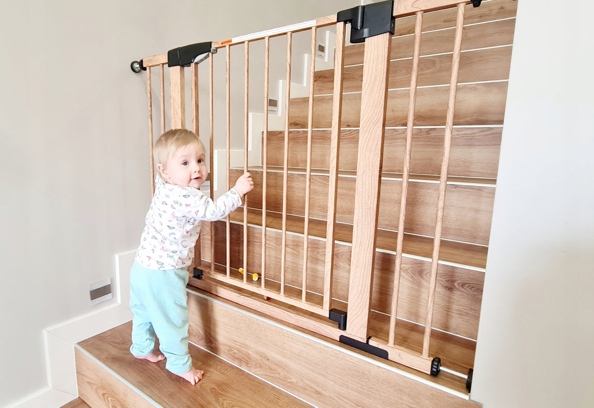 Stair gate 75 to 82 cm dark expansion wood without drilling children