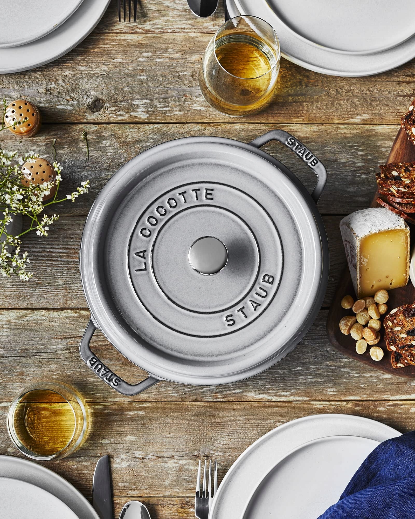 Staub Cocotte cast iron pan round 4qt graphite grey EAN (GTIN) 0735343372179