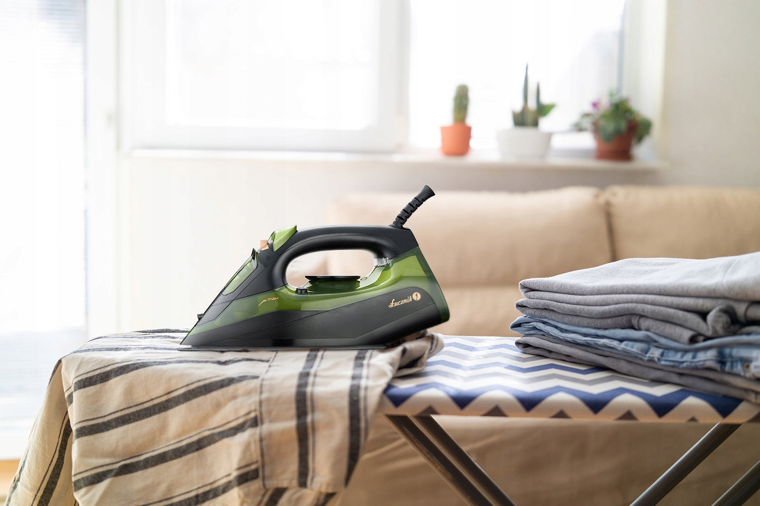Steam Iron 3000W Ceramic Strong Impact Vertical Steam Anti Calc Power Manufacturer code 08.046