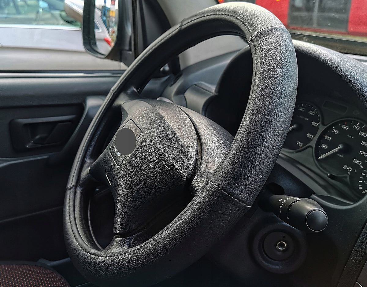 Steering Wheel Cover Renault Clio Megane Laguna Scenic Leather BLACK EAN (GTIN) 5906109997010