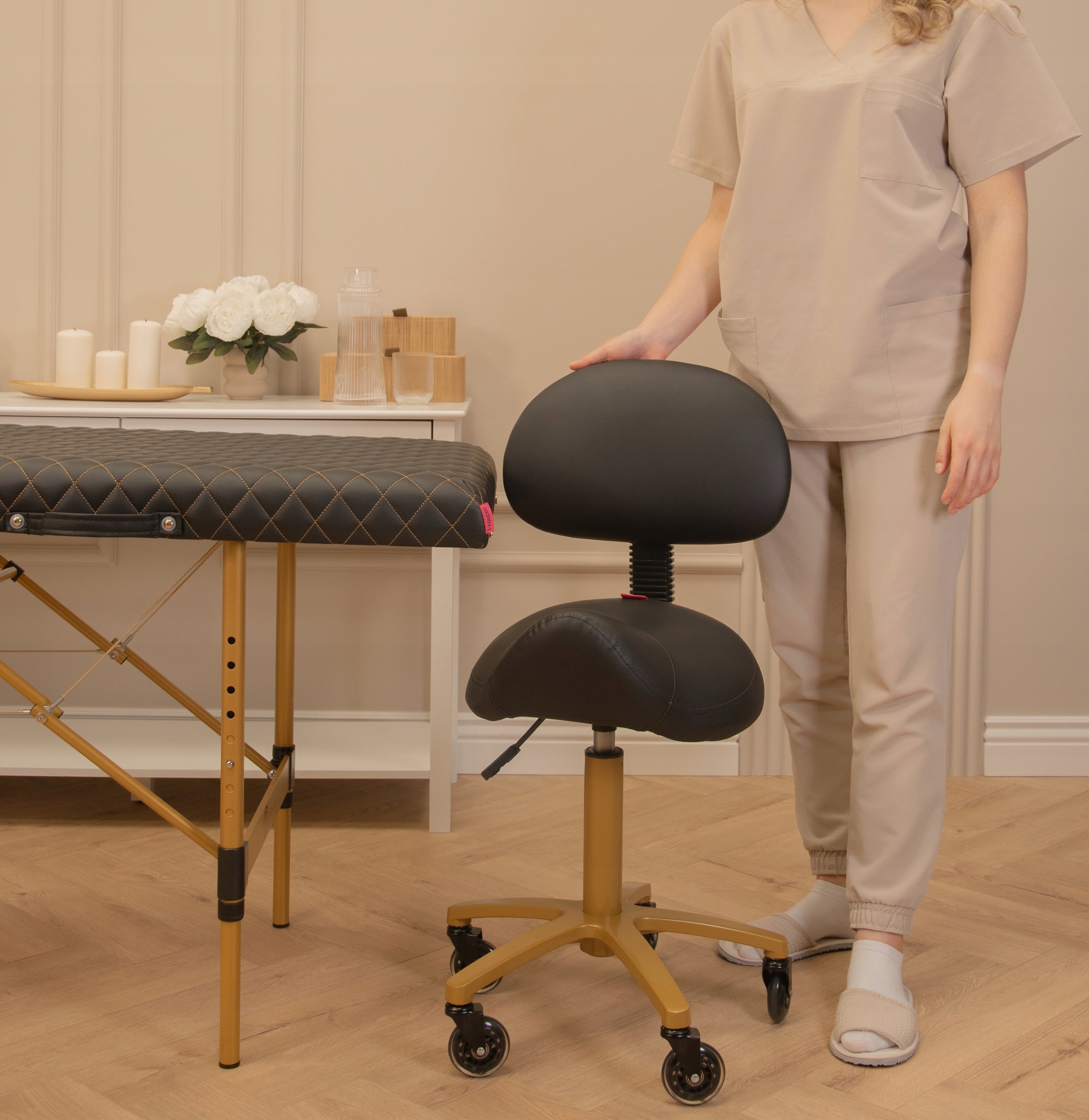 Stool Chair Hoker Cosmetic Rodeo Saddle Adjustable Wheels Black Packaging status original