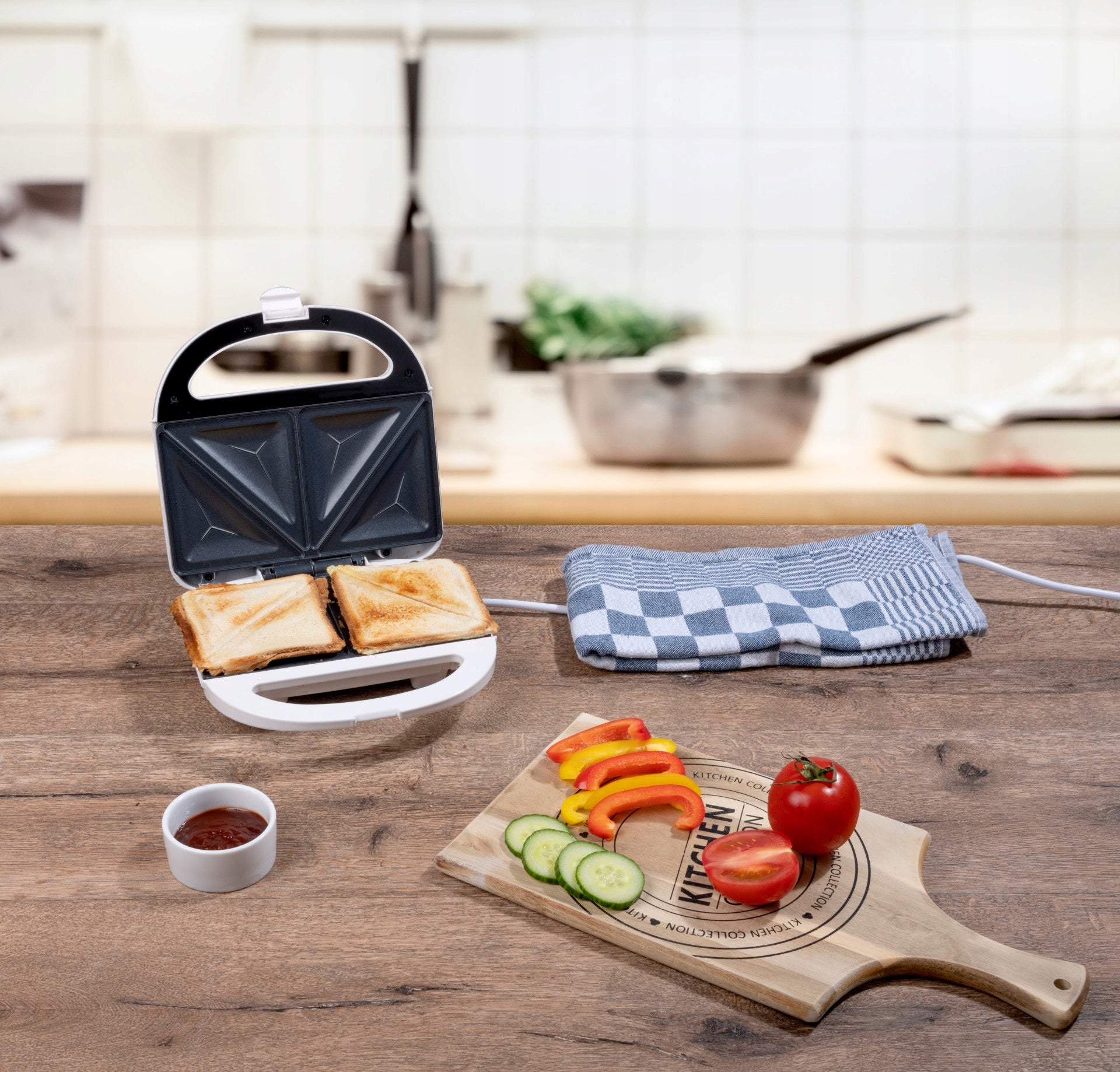 TOASTER OVEN FOR TOASTING SANDWICHES White ELECTRIC 750W ALPINA EAN (GTIN) 8711252267807