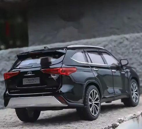 TOYOTA HIGHLANDER METAL CAR MODEL 1:24 SOUND LIGHT BLACK Brand Pan i Pani Gadżet