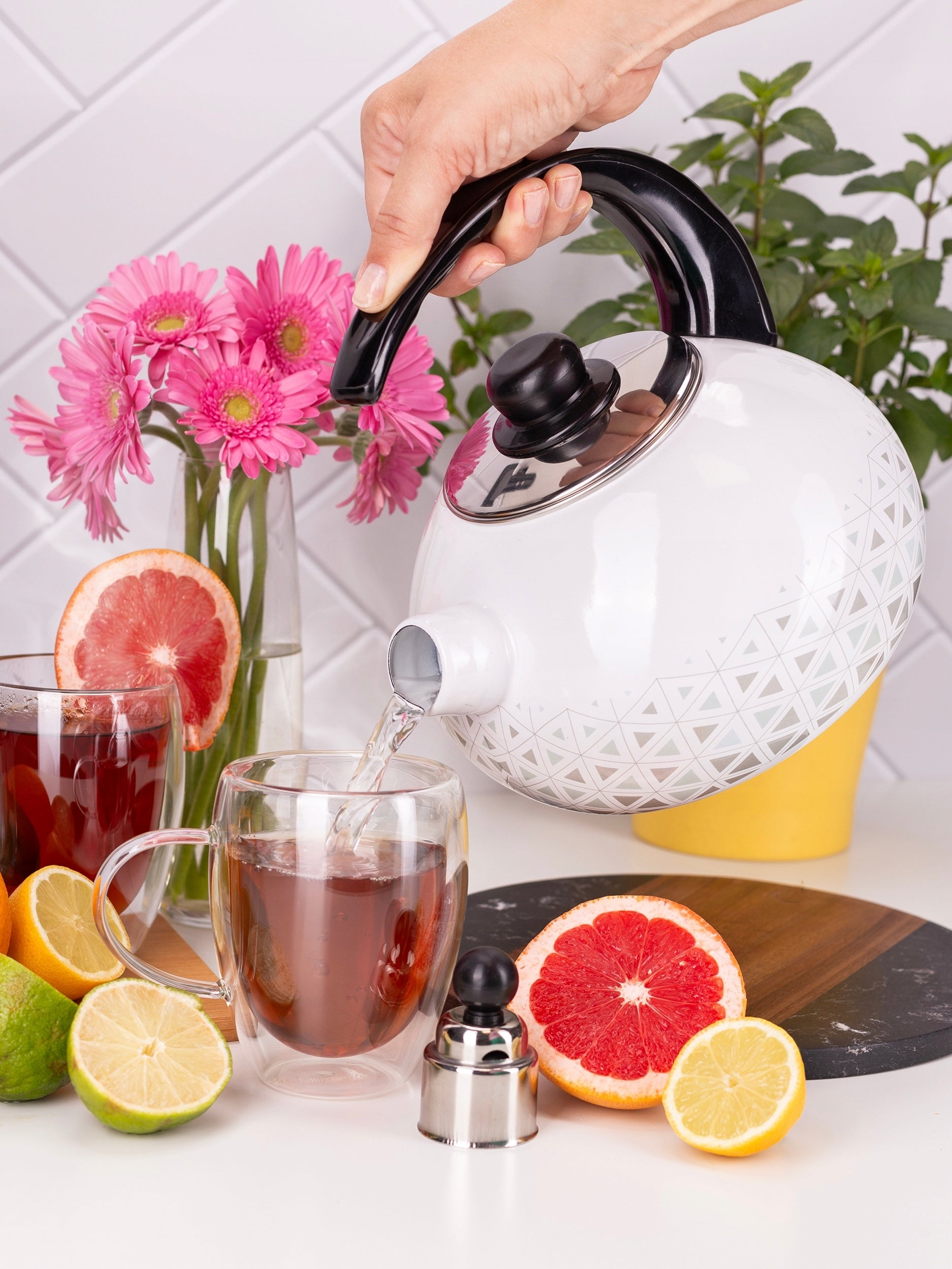 TRADITIONAL ENAMEL KETTLE WITH WHISTLE GAS INDUCTION 2,5 L KAMILLE Manufacturer code KM1037