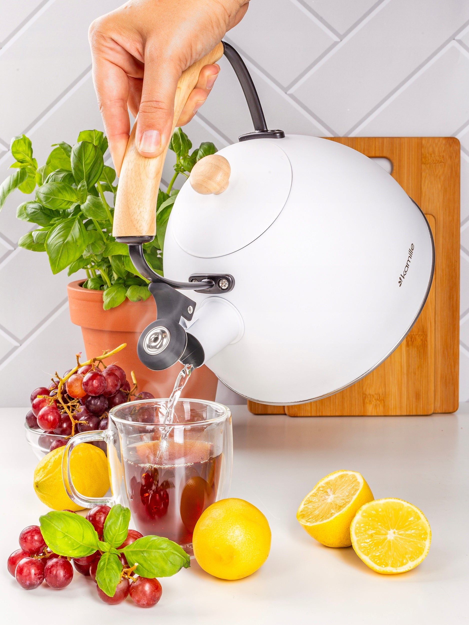 TRADITIONAL KETTLE WITH GAS WHISTLE INDUCTION KAMILLE steel white 2,5L Manufacturer code KM0857