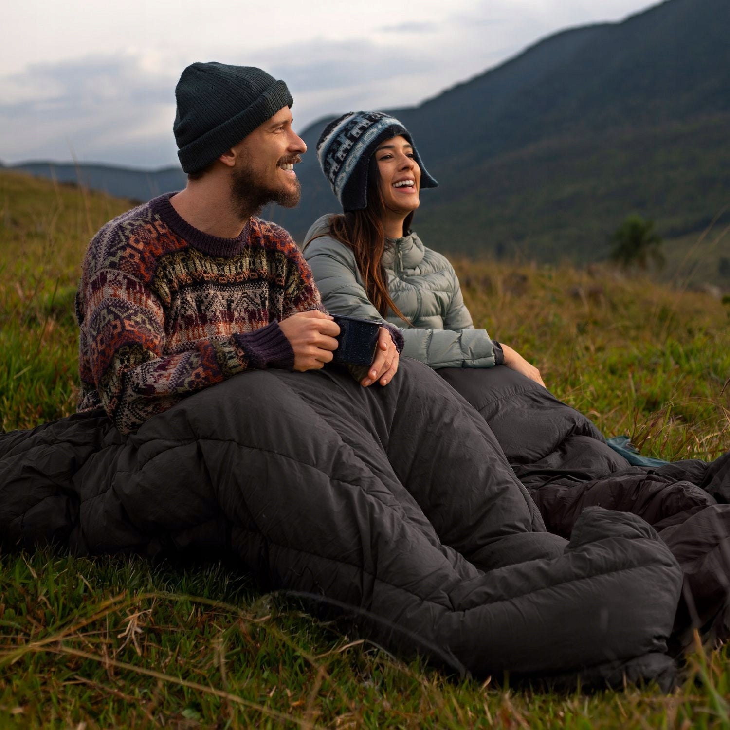 TWO-PERSON HIKING SLEEPING BAG DUVET WITH PILLOWS WINTER WARM 350g/m2 Brand Outtec