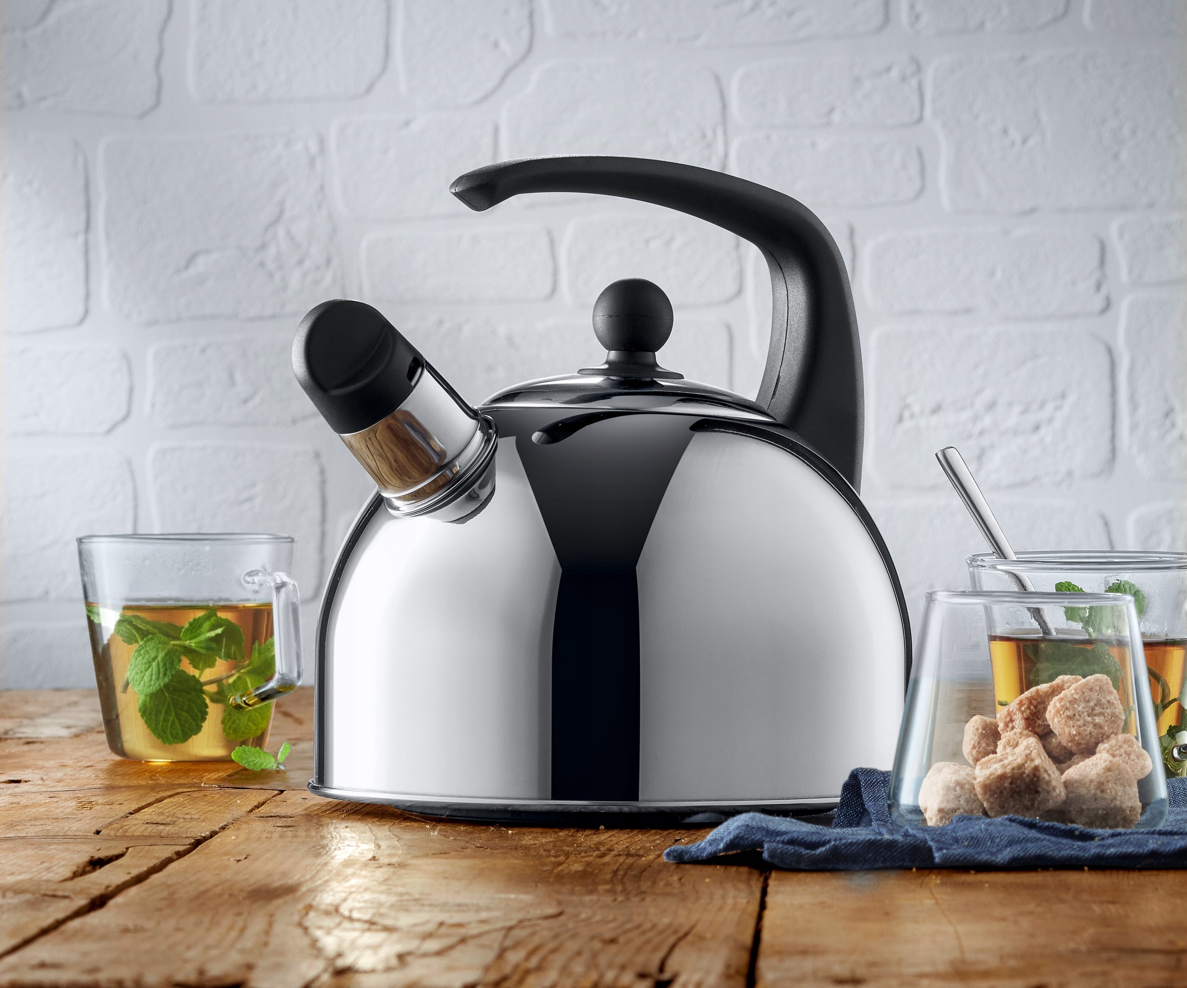 Traditional kettle with whistle WMF Classic 2L induction steel gas Manufacturer code 0651026040