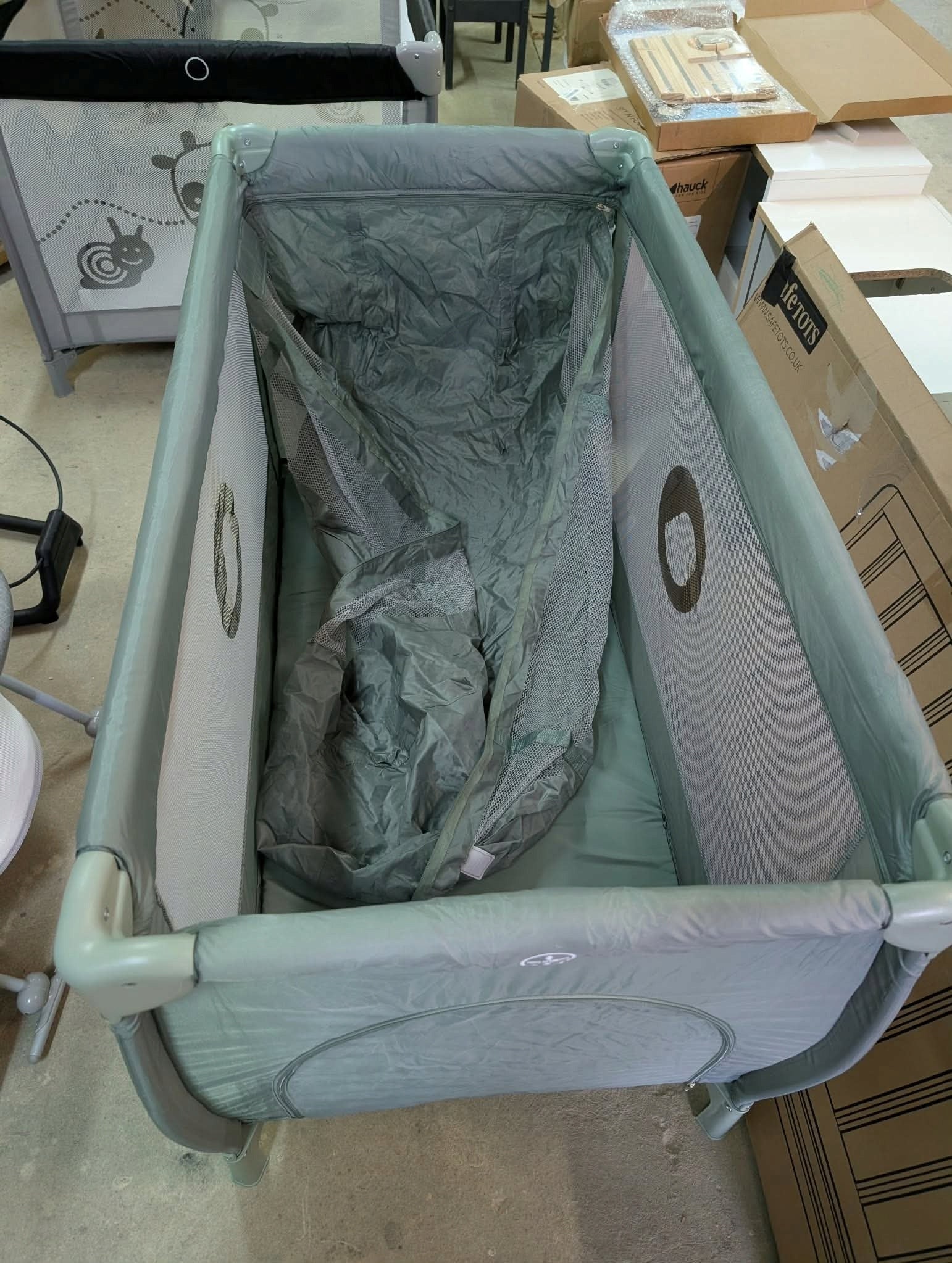 Travel cot LIONELO Stefi Plus Green Manufacturer code Łóżeczko turystyczne dwupoziomowe