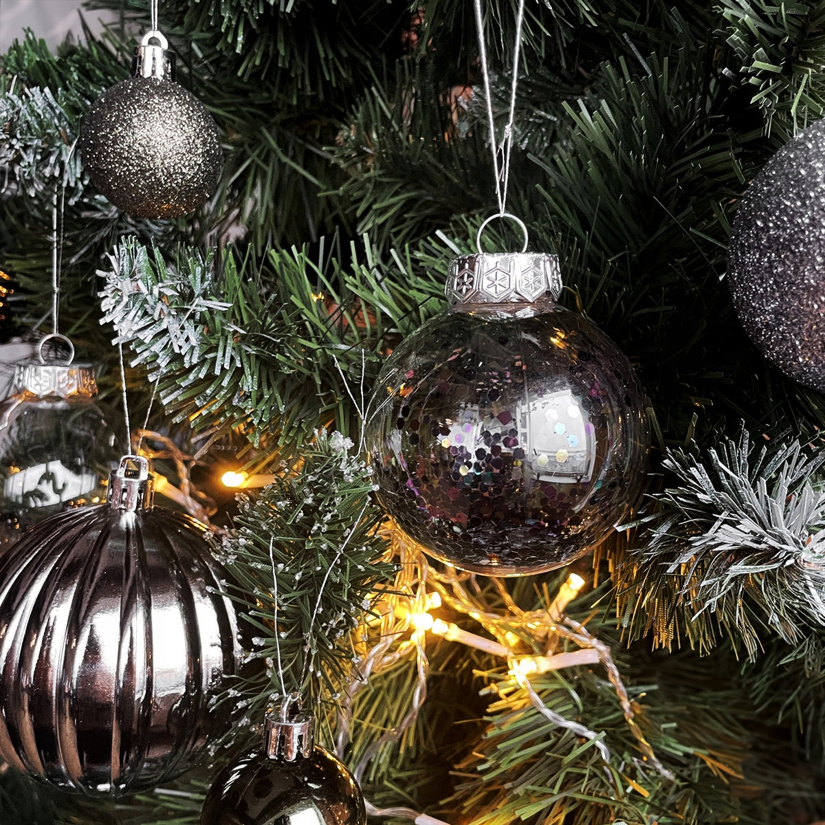 UNBREAKABLE CHRISTMAS TREE BAUBLES BLACK TRANSPARENT GLITTER SET 30pcs XXL Packaging status original