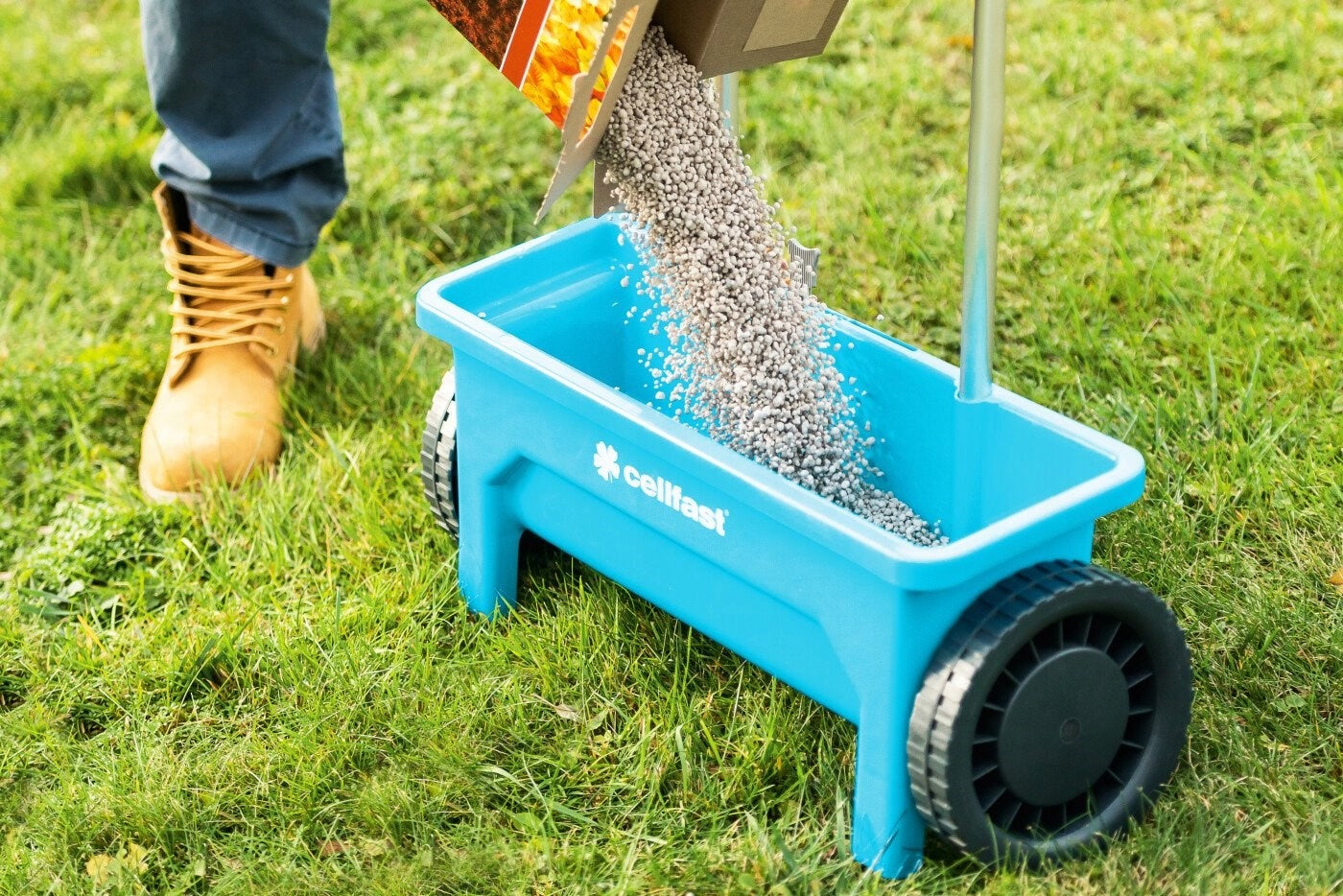 UNIVERSAL MANUAL SEED DRILL GRASS VEGETABLE SALT FERTILIZER 12L ADJUSTMENT Manufacturer code 8331