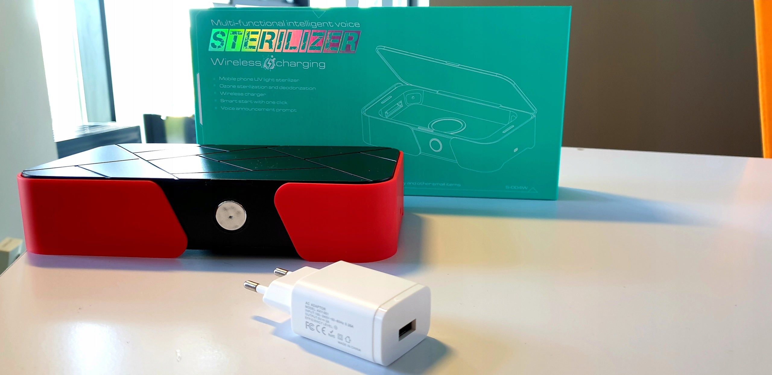 UV sterilizer with charger and wireless charging Manufacturer code S-004W