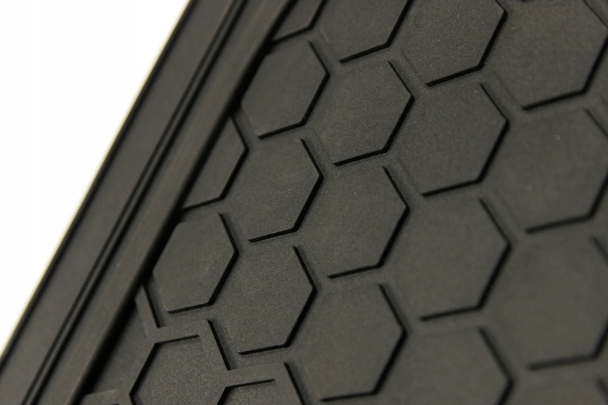 Universal rubber mats BEE - set of 4 pcs. Manufacturer's catalog number UN815811