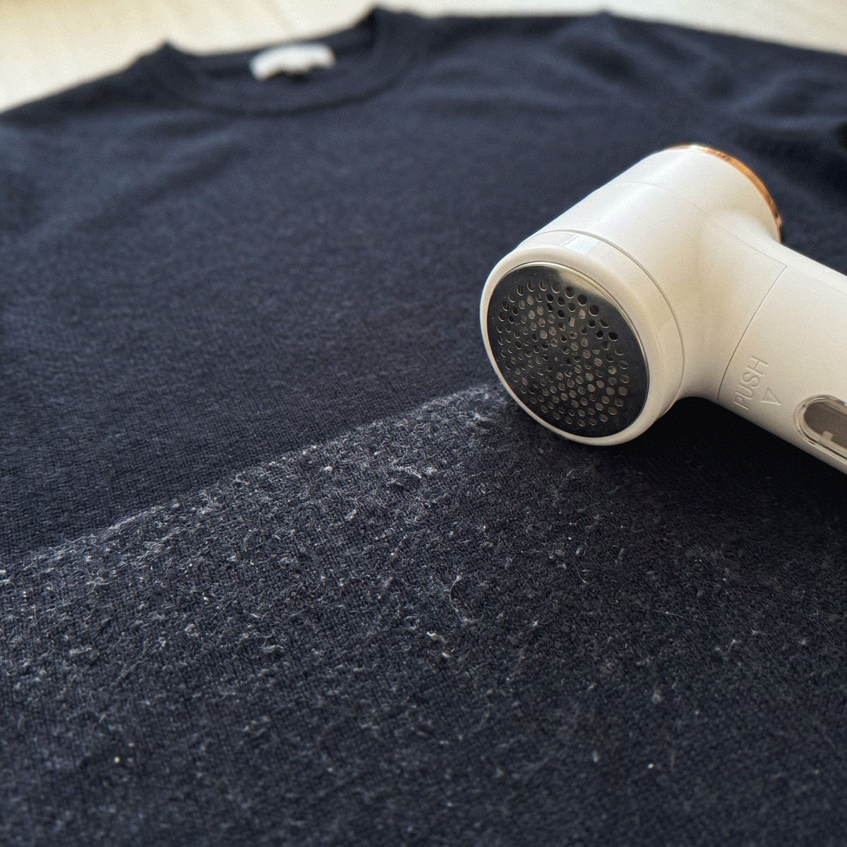 Upholstery Clothes Shaver Sweaters 6 Blades USB-C LED Display 2000mah Packaging status original