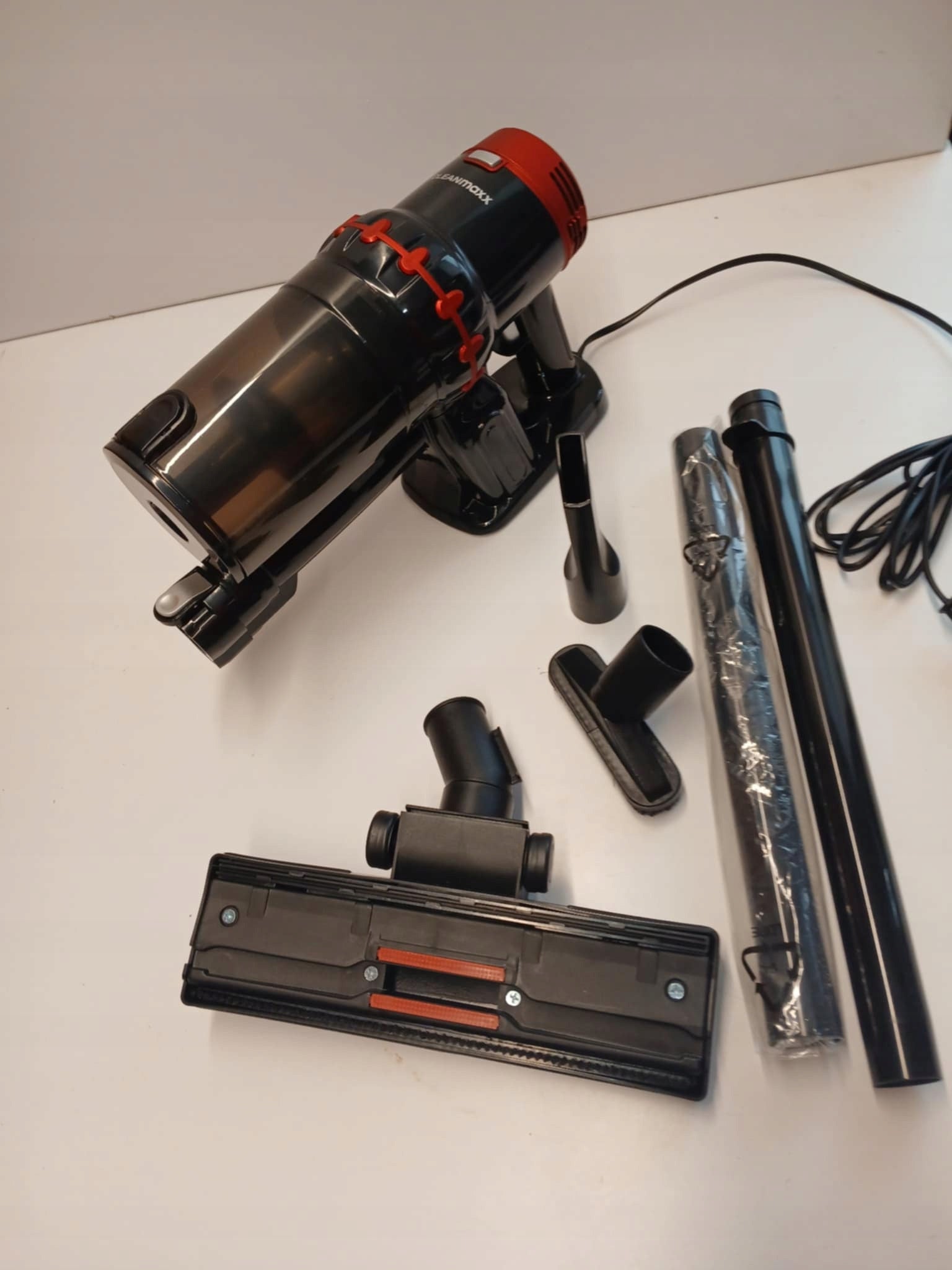 Upright vacuum cleaner CLEANmaxx 15065 black