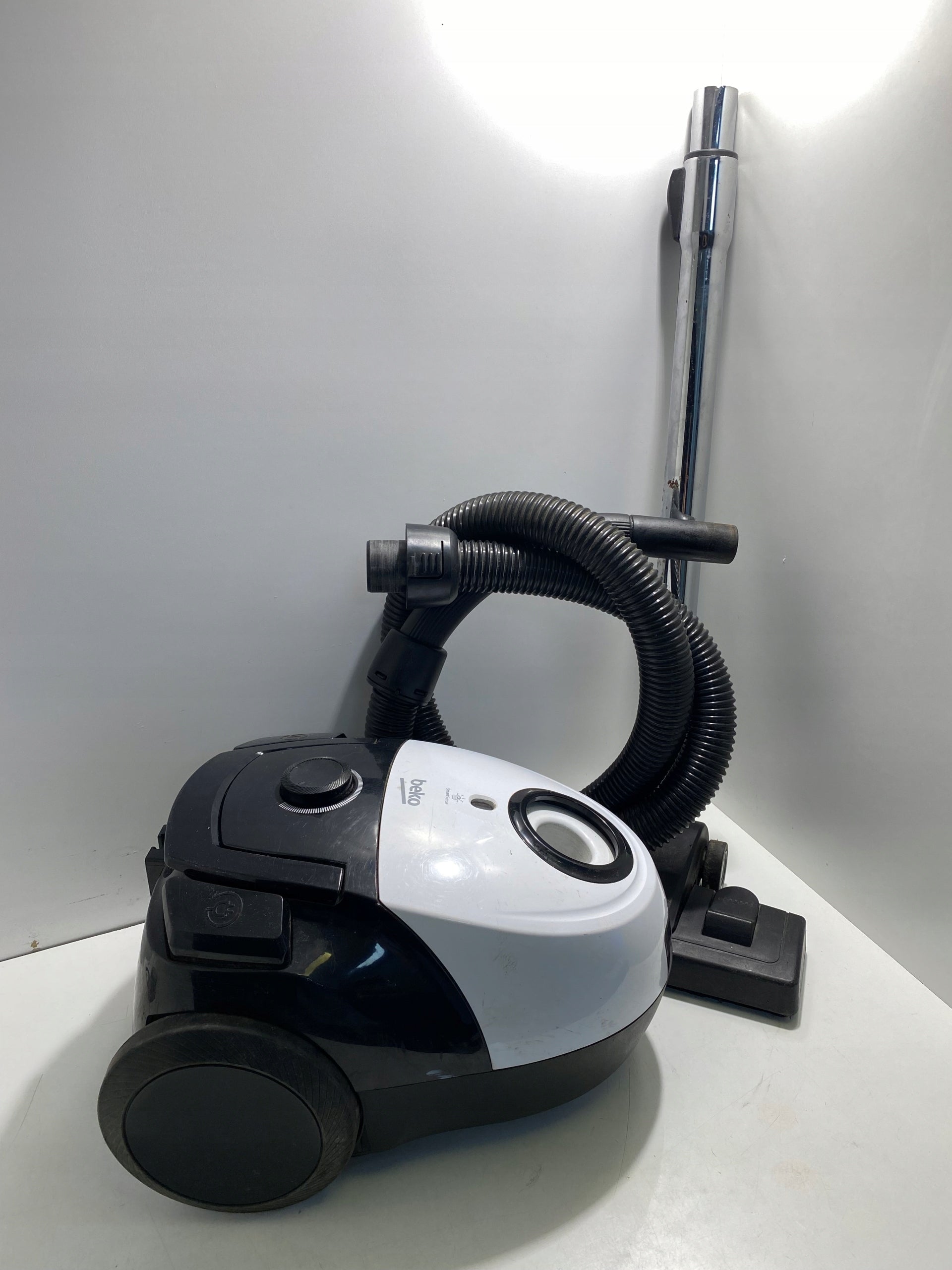 VACUUM CLEANER BEKO VCC34801AW BAGGED 800W Model VCC34801AW