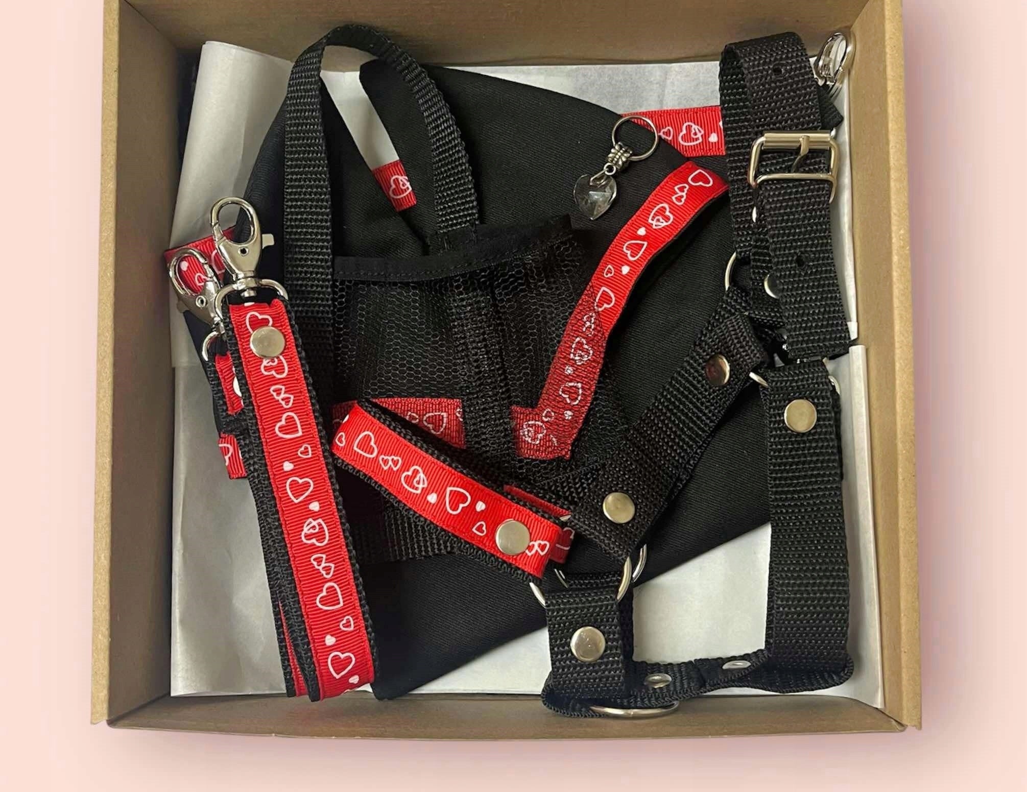 VALENTINE'S BOX WITH ACCESSORIES FOR HOBBY HORSE A4 - BLACK, HEARTS