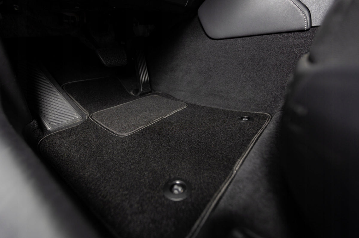 VELOUR CAR RUGS FOR FRONT – SLEEK BLACK + STOPWATCHES Packaging status original
