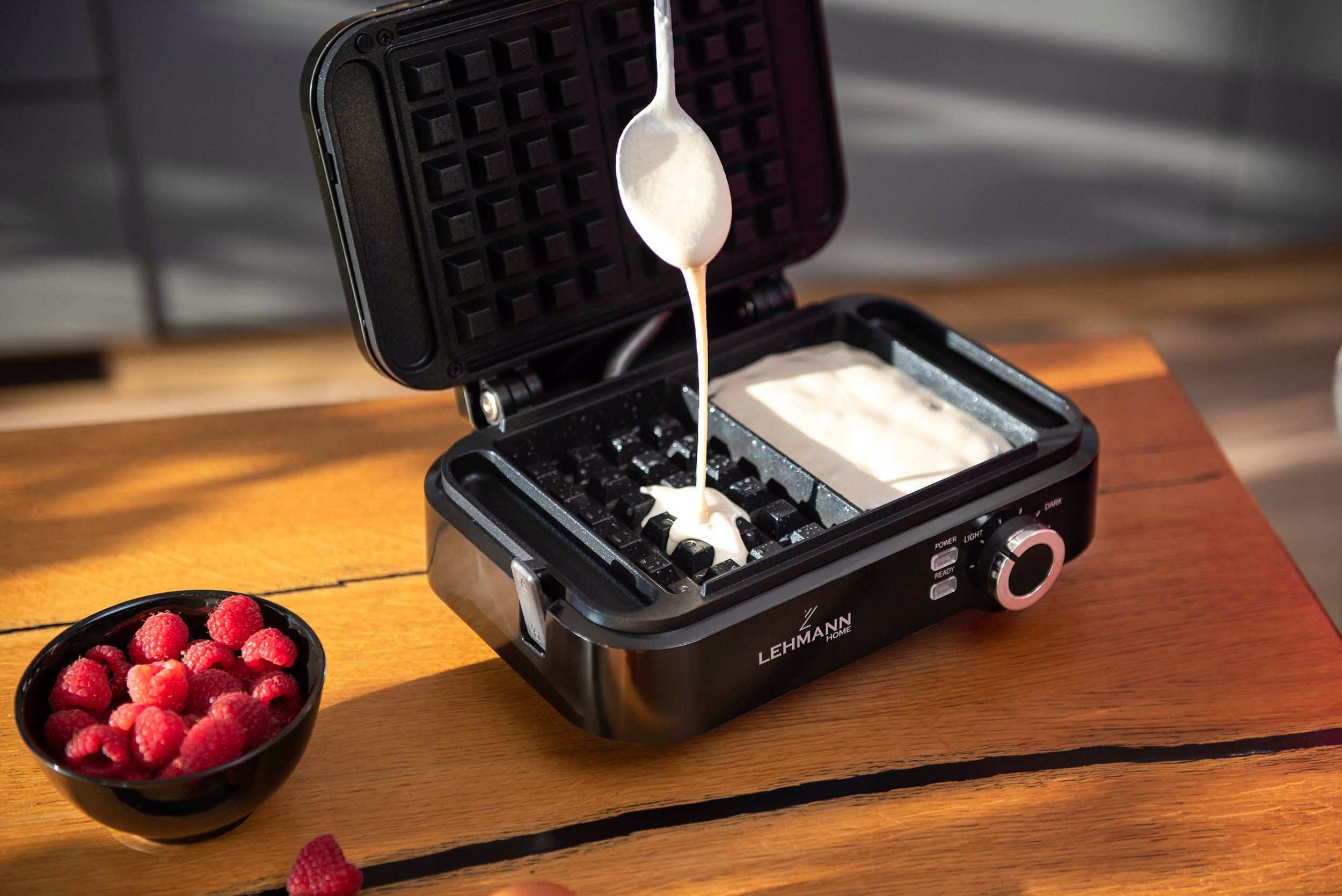 WAFFLE MAKER FOR 2 LARGE WAFFLES TEMPERATURE CONTROL STRONG NON-LEAKING 2000W Packaging status original