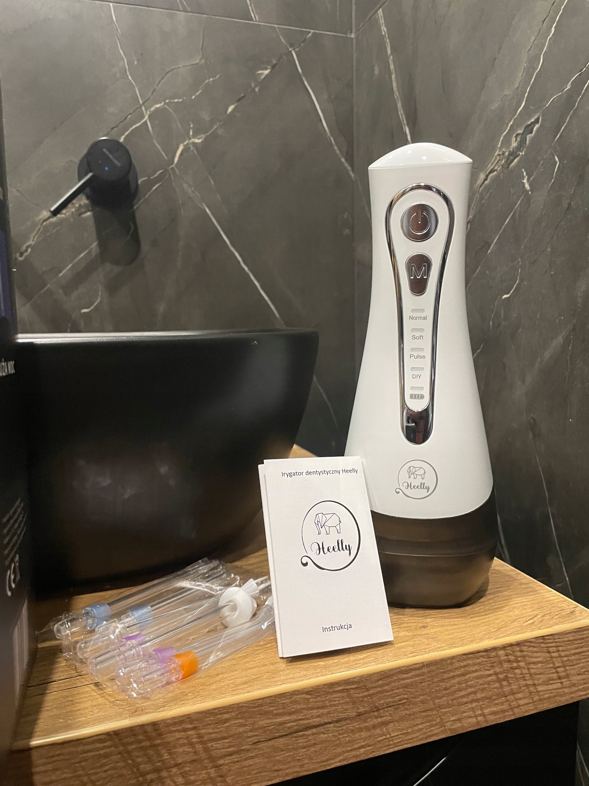 WIRELESS DENTAL IRRIGATOR 7 NOZZLES 340ML STRONG CASE HEELLY Model POMPA PISTON V3 IRYGATOR BEZPRZEWODOWY