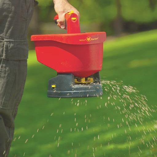 WOLF-Garten WE-B Battery Operated Universal Spreader Capacity 3 l