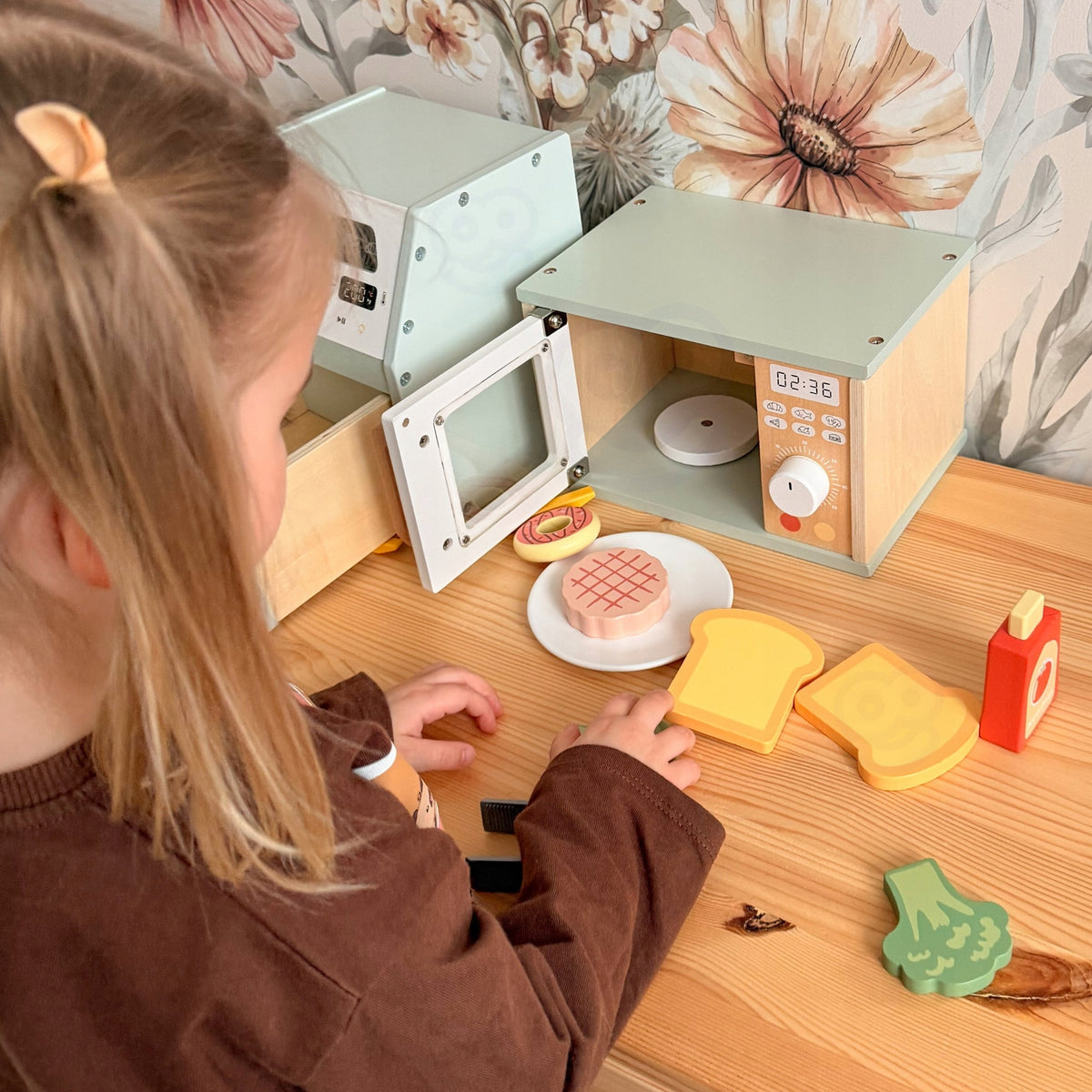 WOODEN MICROWAVE AGD CHEF SET FOR CHILDREN TOOKY TOY Kid's age 3＋ years