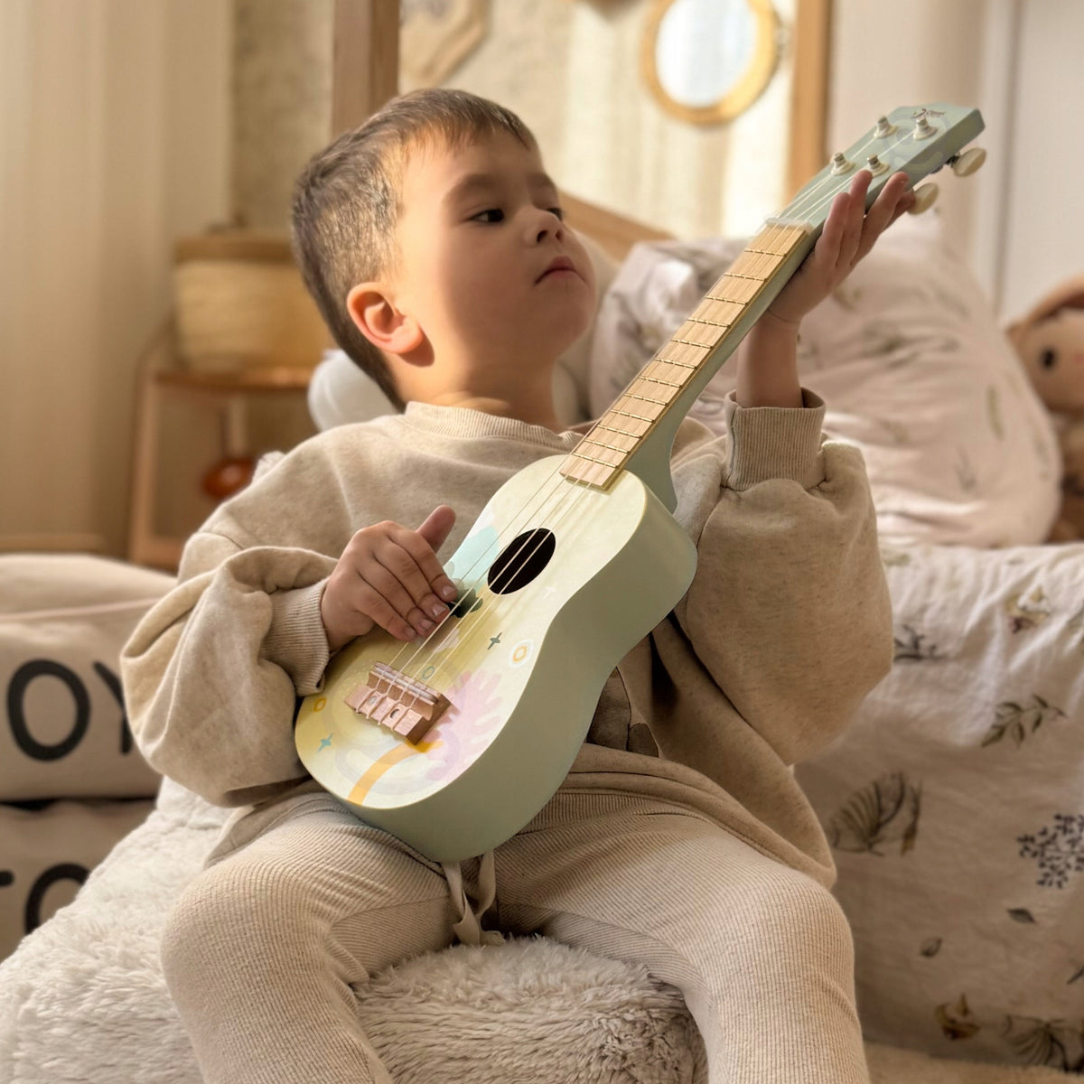 WOODEN UKULELE CHILDREN TO LEARN TO PLAY GUITAR STRINGS COVER CLASSIC WORLD Manufacturer code CW40563