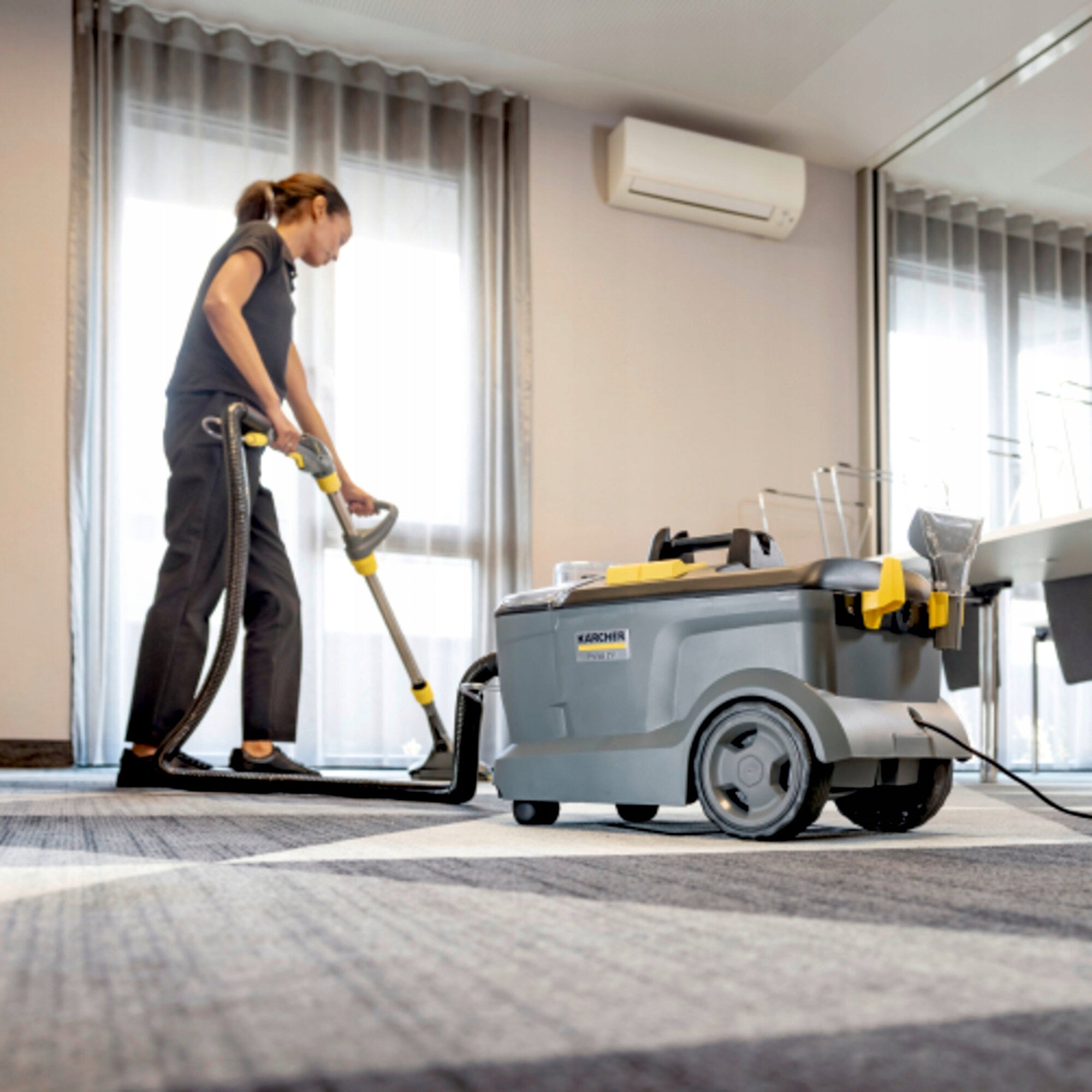 Washing vacuum cleaner Karcher Puzzi 10/1 - 1.100-143.0 hose 4m! Dirty water tank capacity 9 l