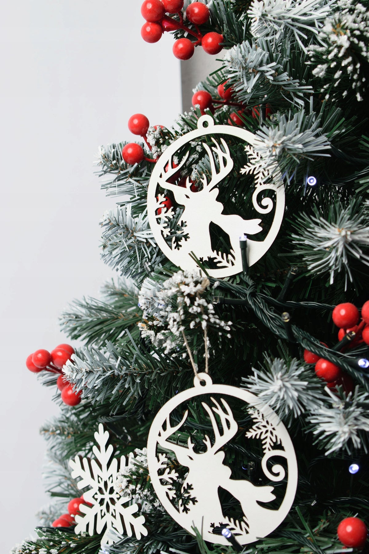 White CHRISTMAS TREE BAUBLES 20 Pcs Wooden Decorations Christmas Ornaments Patterns Manufacturer code HDF3_PRESTIGE BOX_20szt