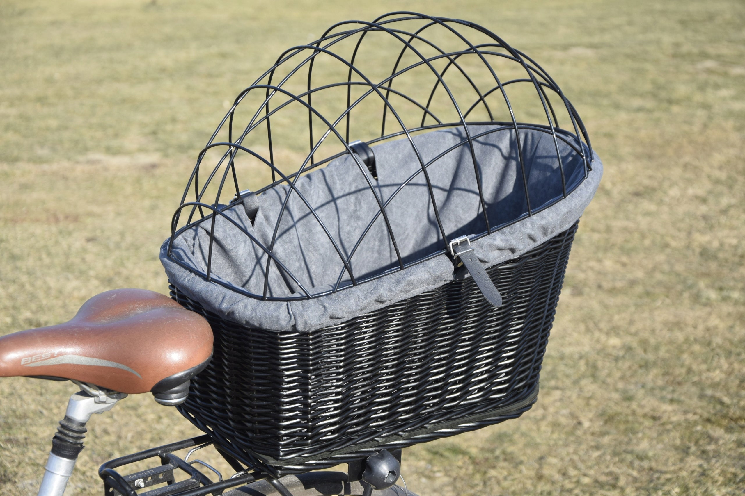 Wicker basket with bicycle trim dog carrier DARK ASH Manufacturer code 1_KR_000