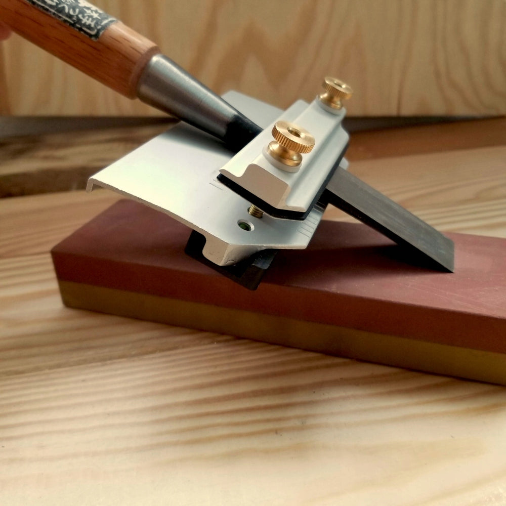 Wide guide for sharpening chisels and plow knives Manufacturer code W0102