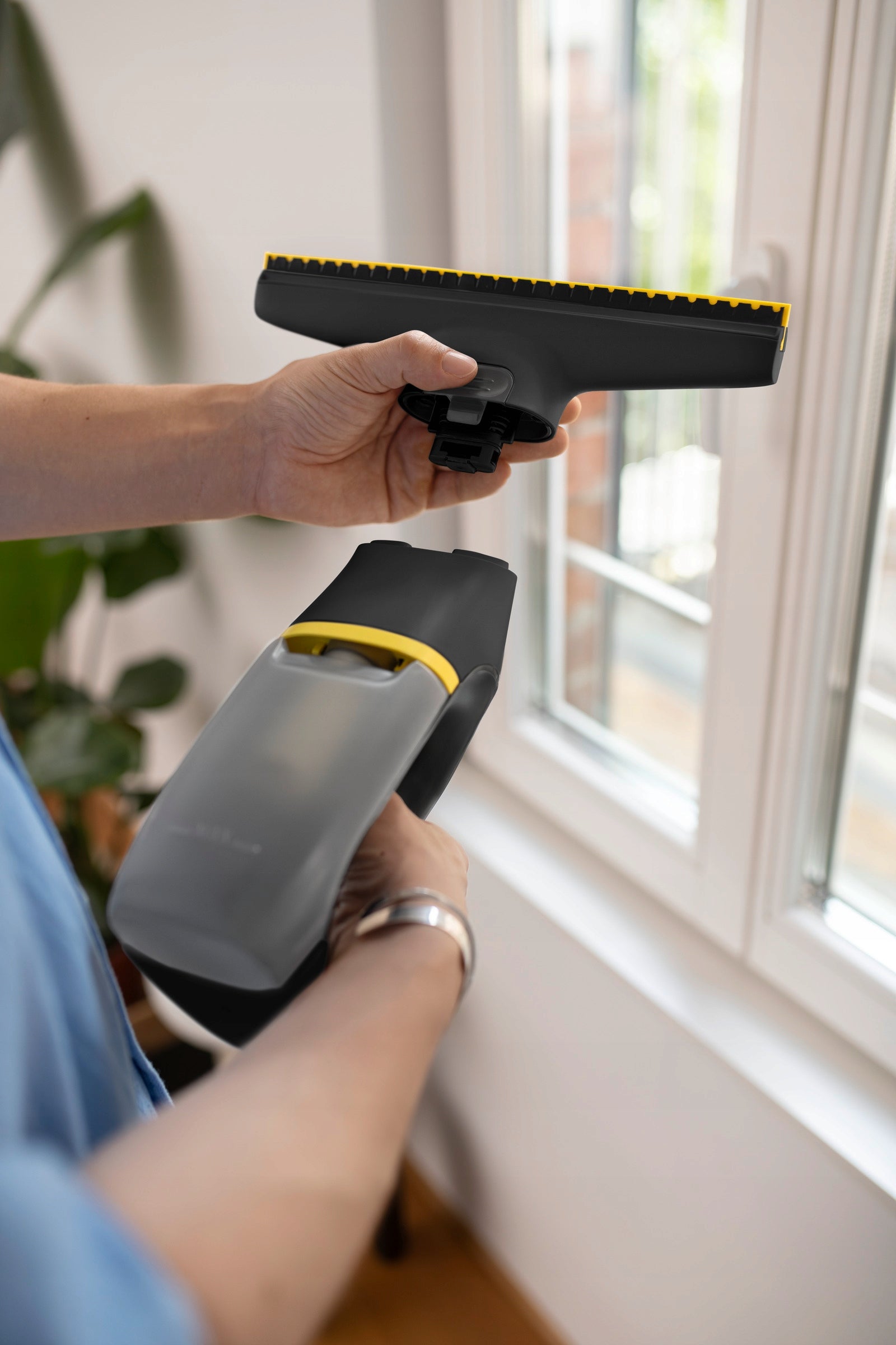 Window washer WV 2 Universal Precision+ Black Karcher Brand Kärcher