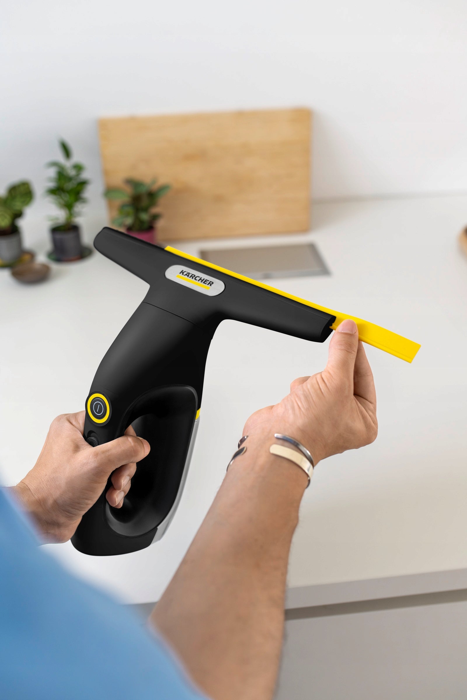 Window washer WV 2 Universal Precision+ Black Karcher Product weight with unit packaging 1.6 kg